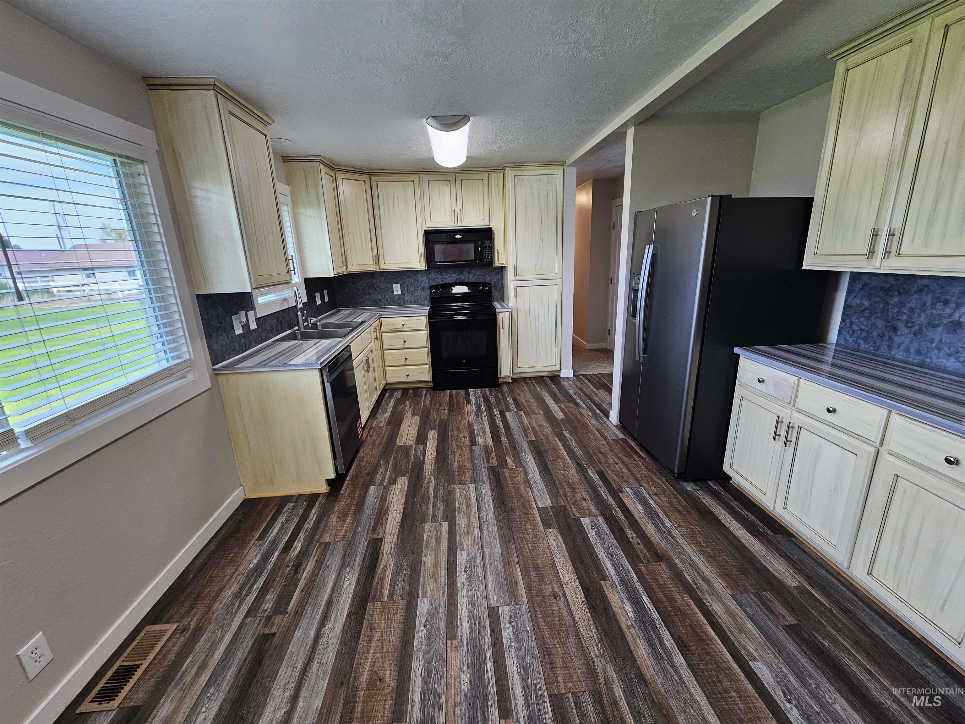 444 E 175 S Property Photo 10