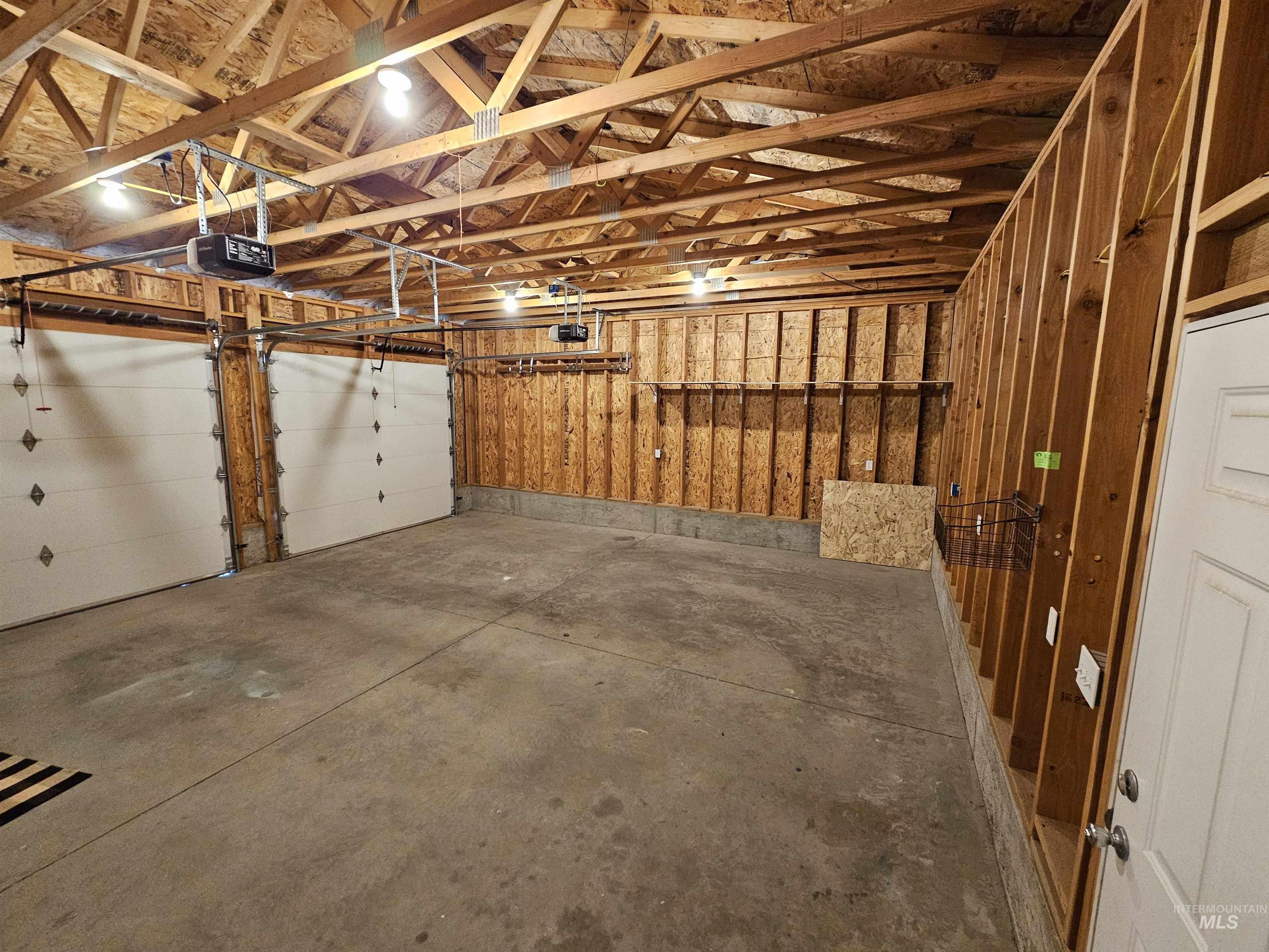 444 E 175 S Property Photo 27