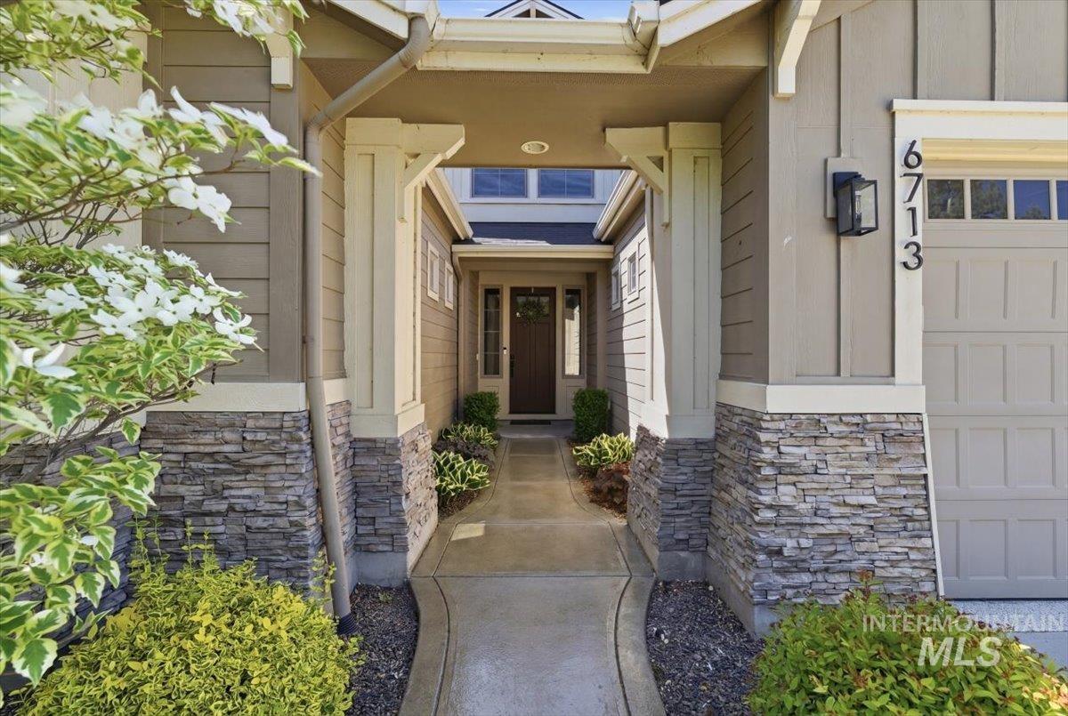6713 N Moon Drummer Way Property Photo 2
