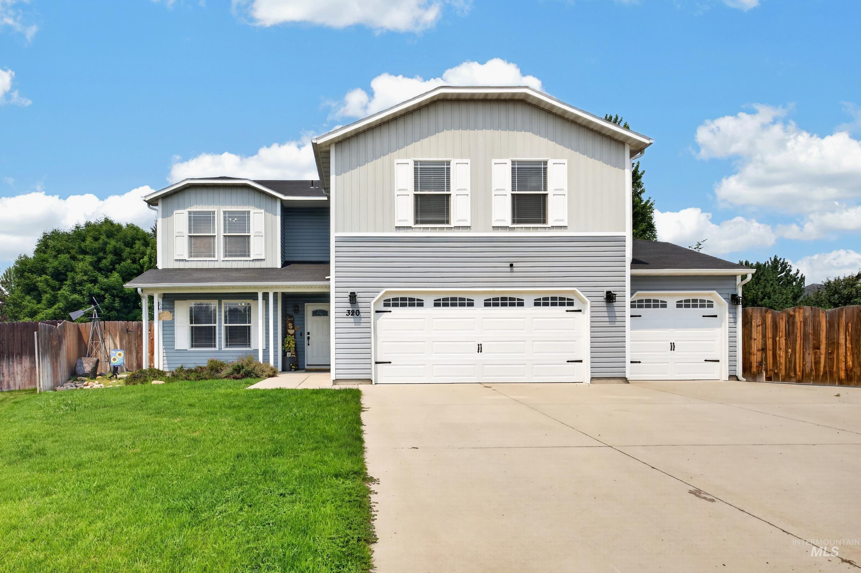 320 E Walcott Lake Ct Property Photo 1