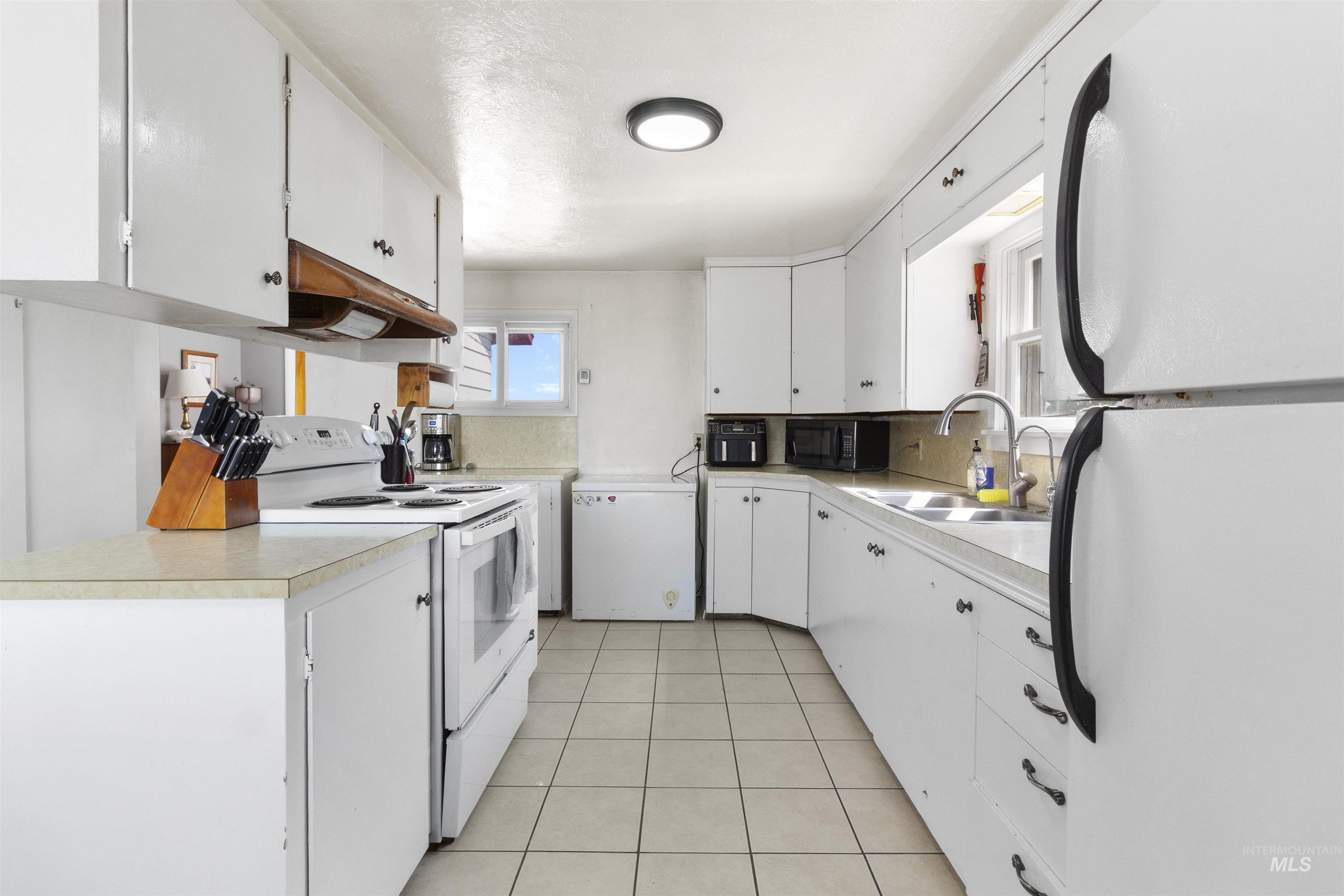 894 E 3700 N Property Photo 3