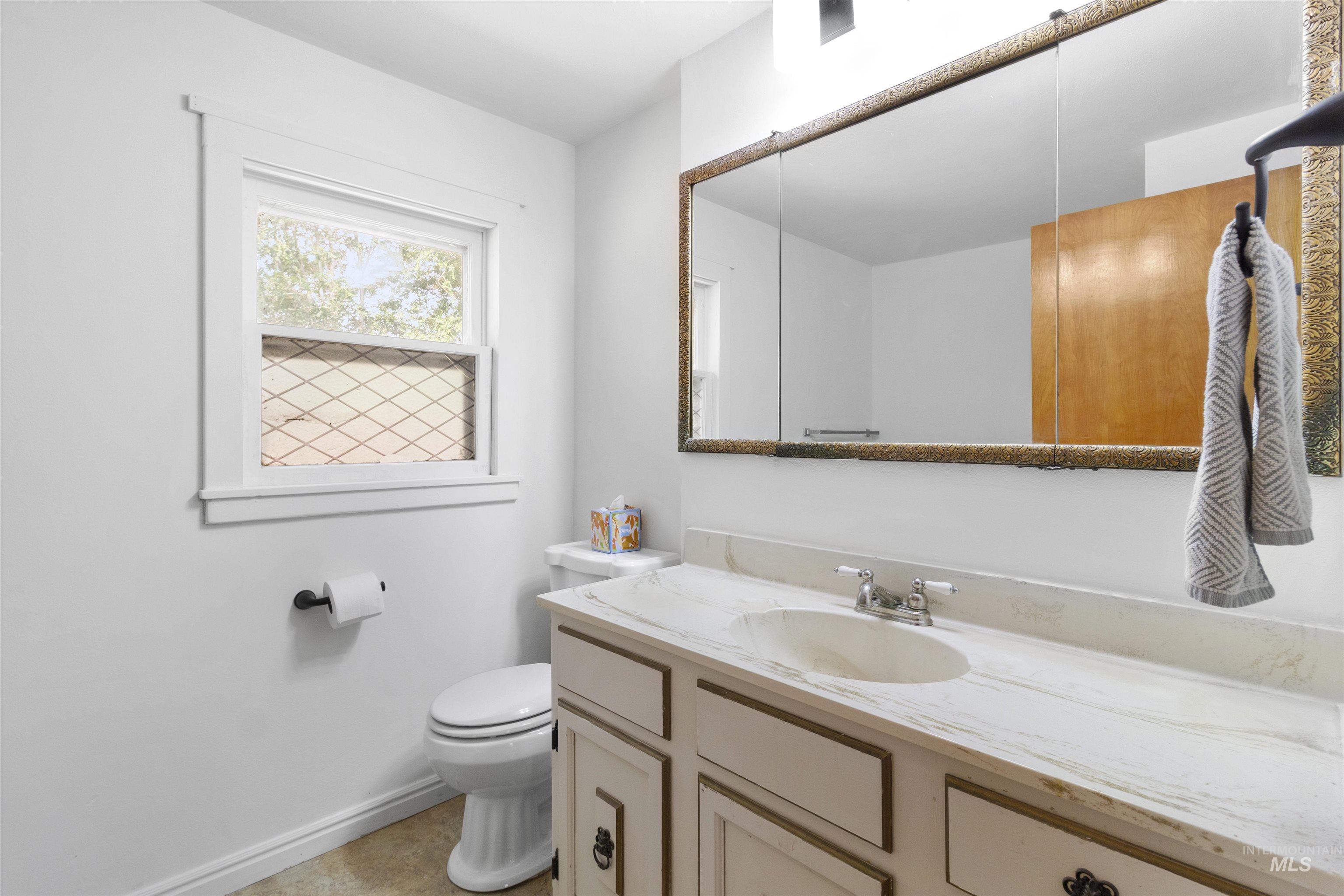 894 E 3700 N Property Photo 22