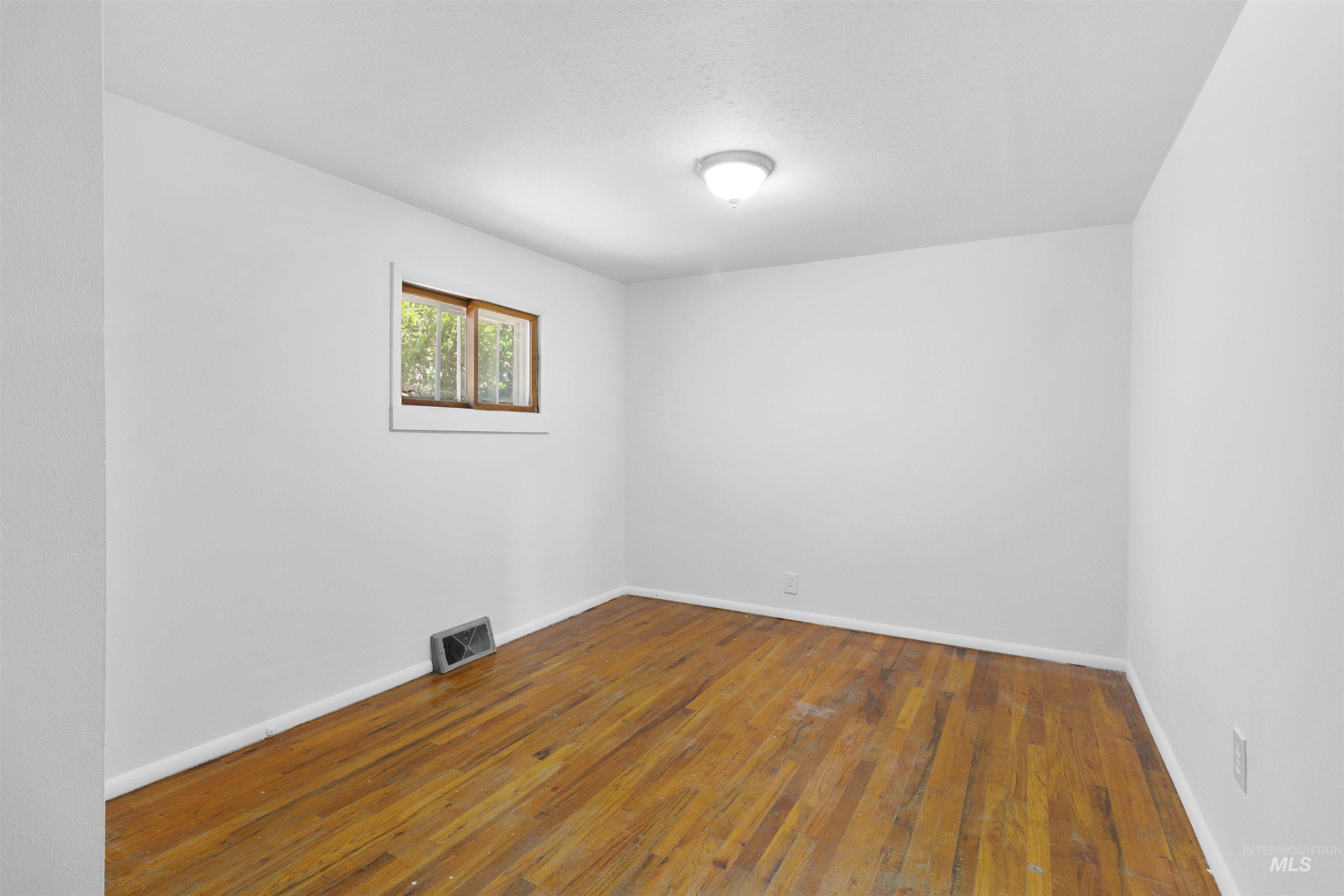 894 E 3700 N Property Photo 30