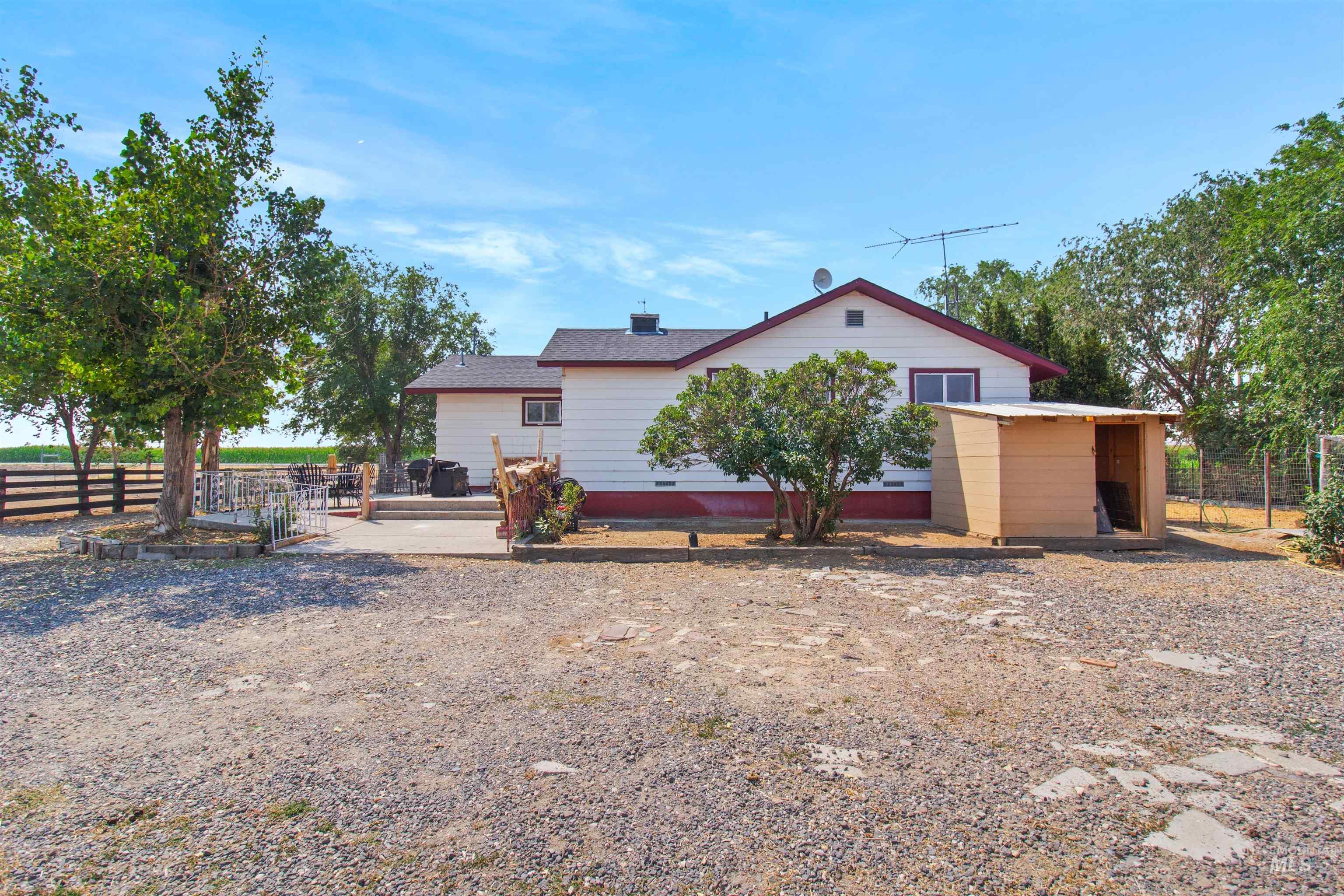 894 E 3700 N Property Photo 36