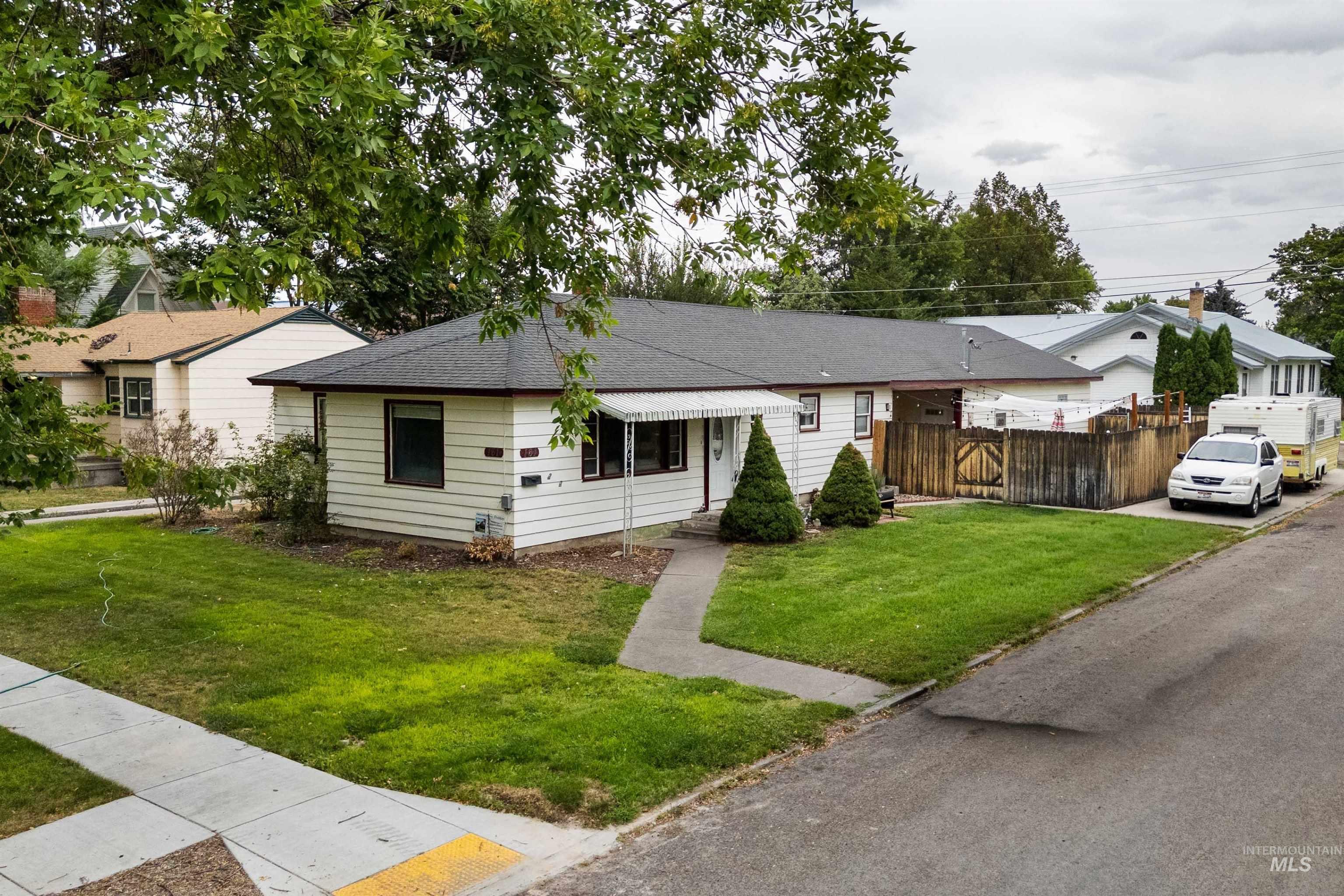 161 8th Ave E Property Photo 37