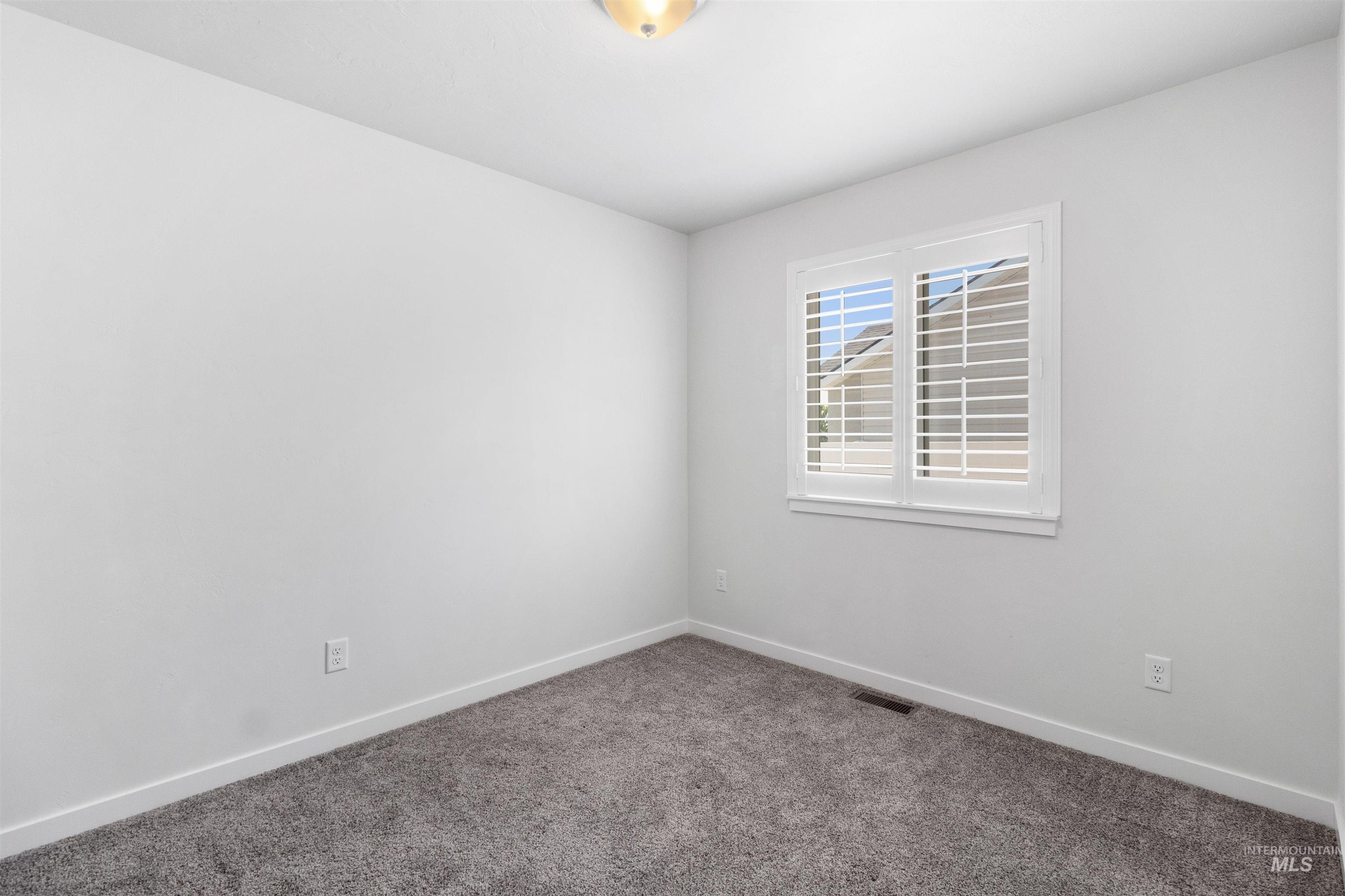 220 Pine Ave Property Photo 30