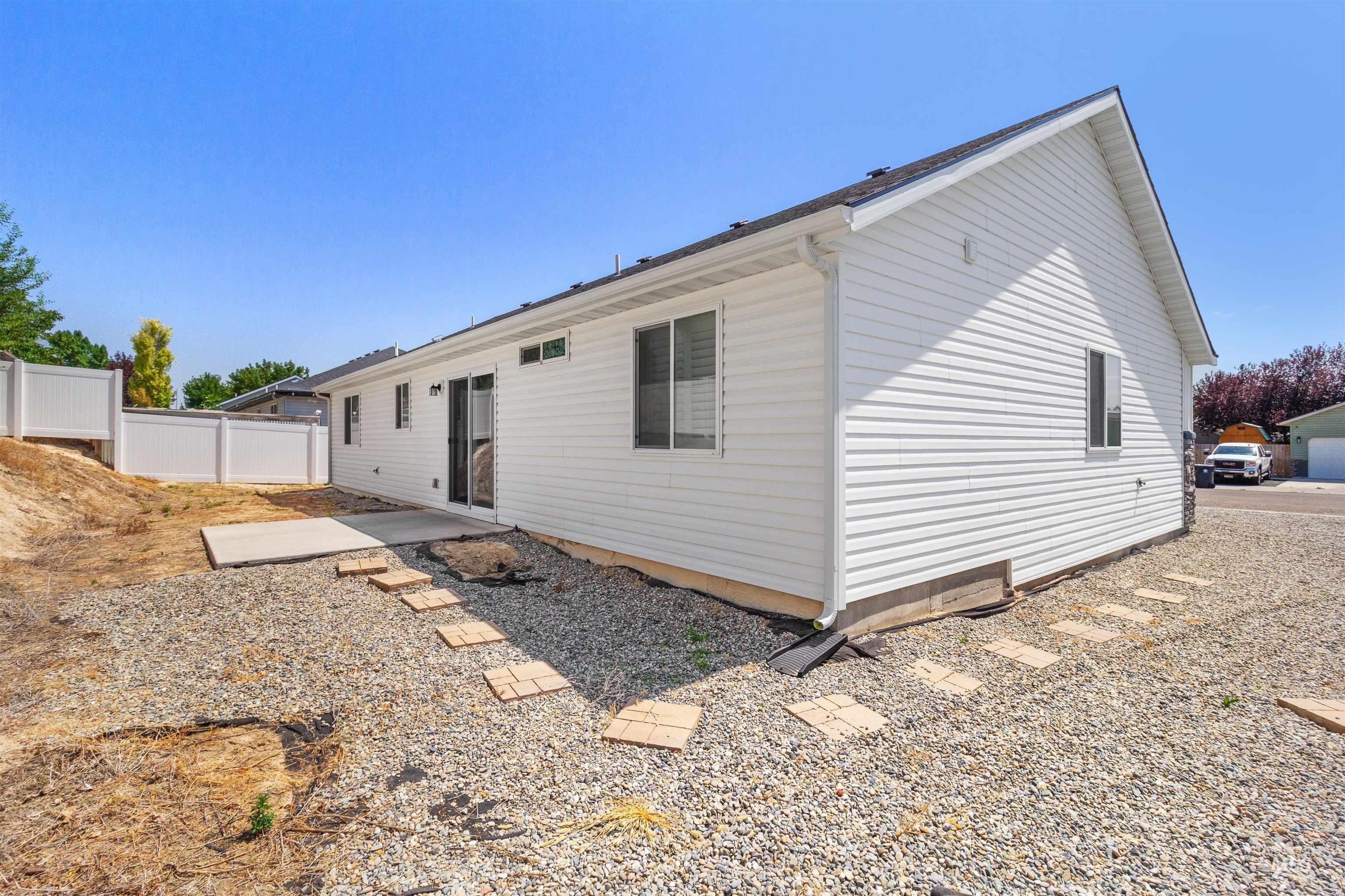 220 Pine Ave Property Photo 45