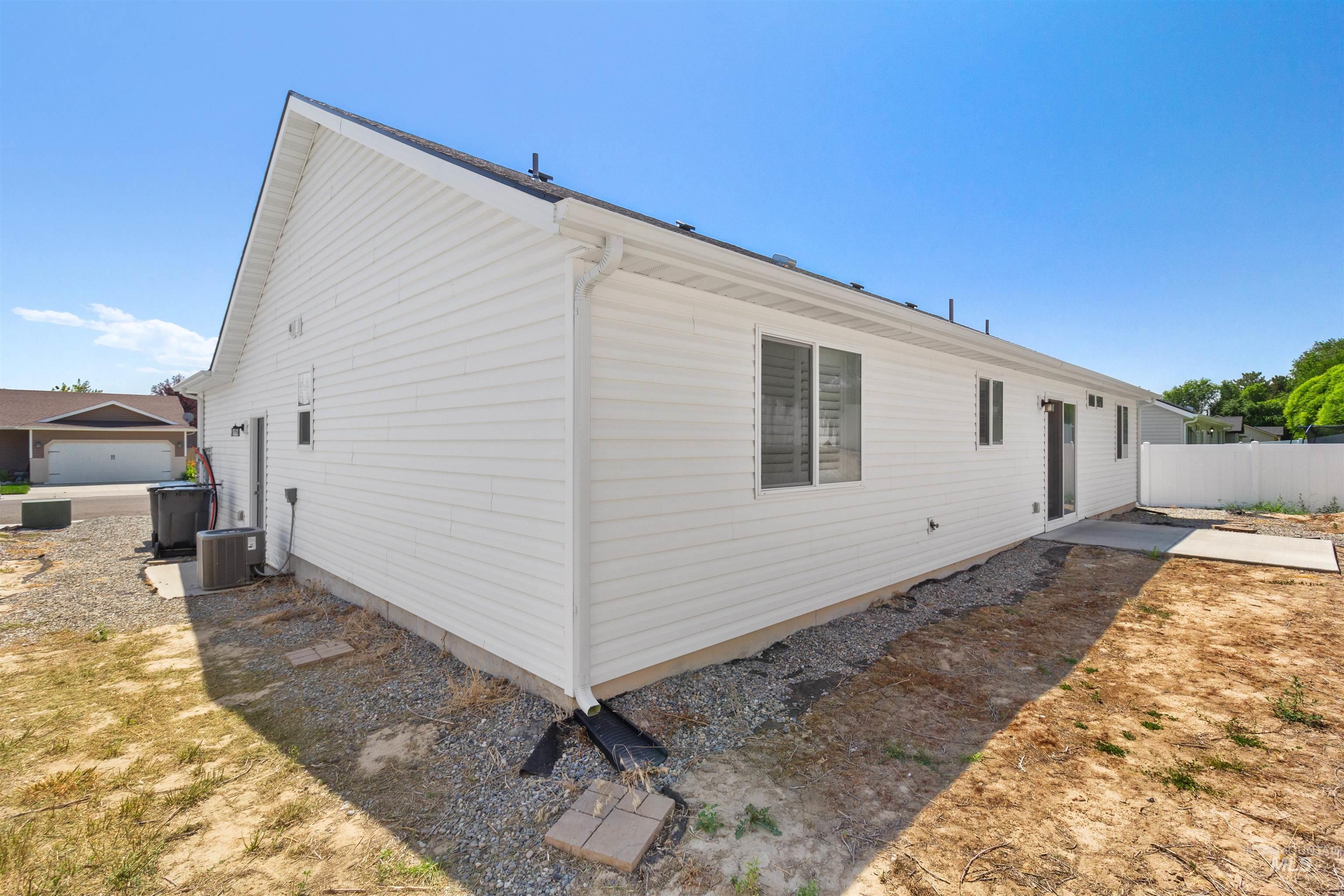 220 Pine Ave Property Photo 46