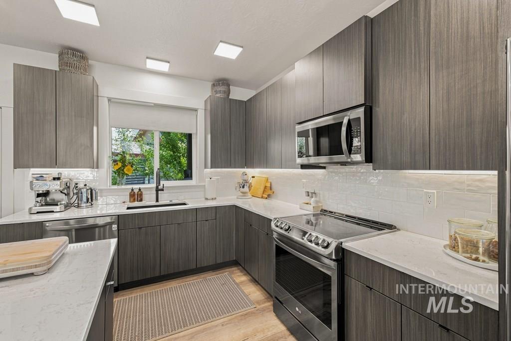 1427 Mountain Meadow Drive Property Photo 8
