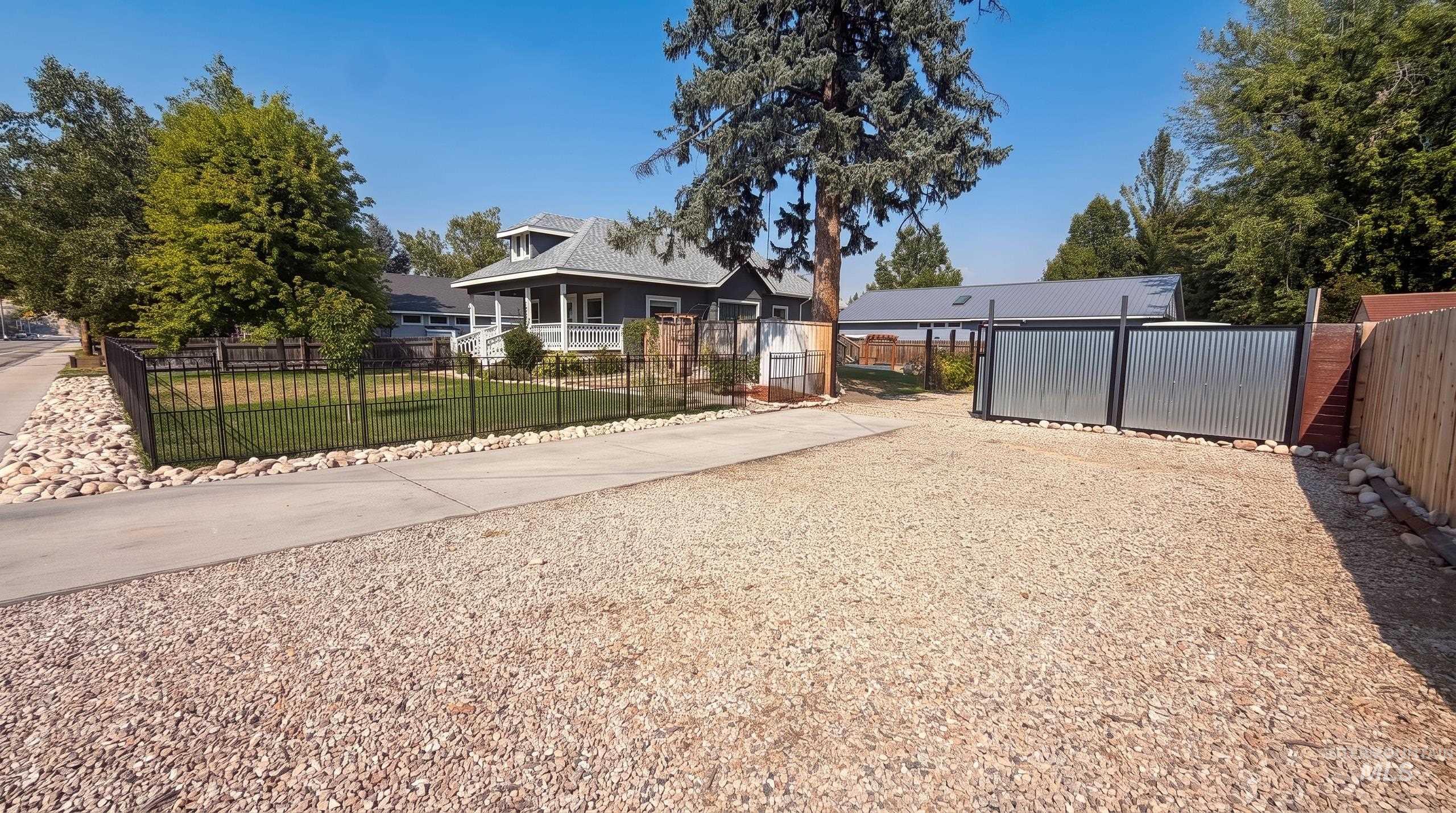 5800 N Gary Ln Property Photo 4