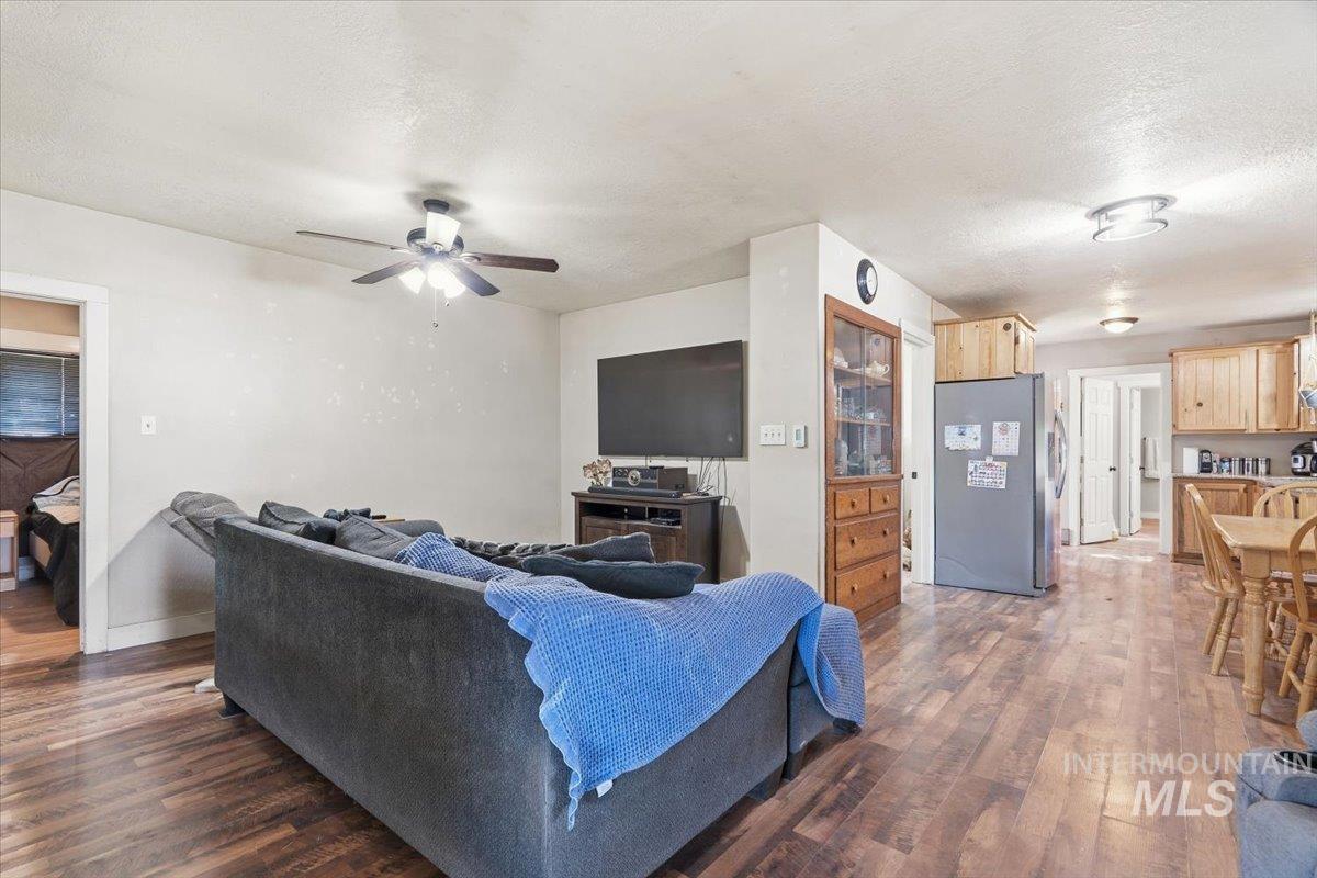 6613 Wright Ln Property Photo 14