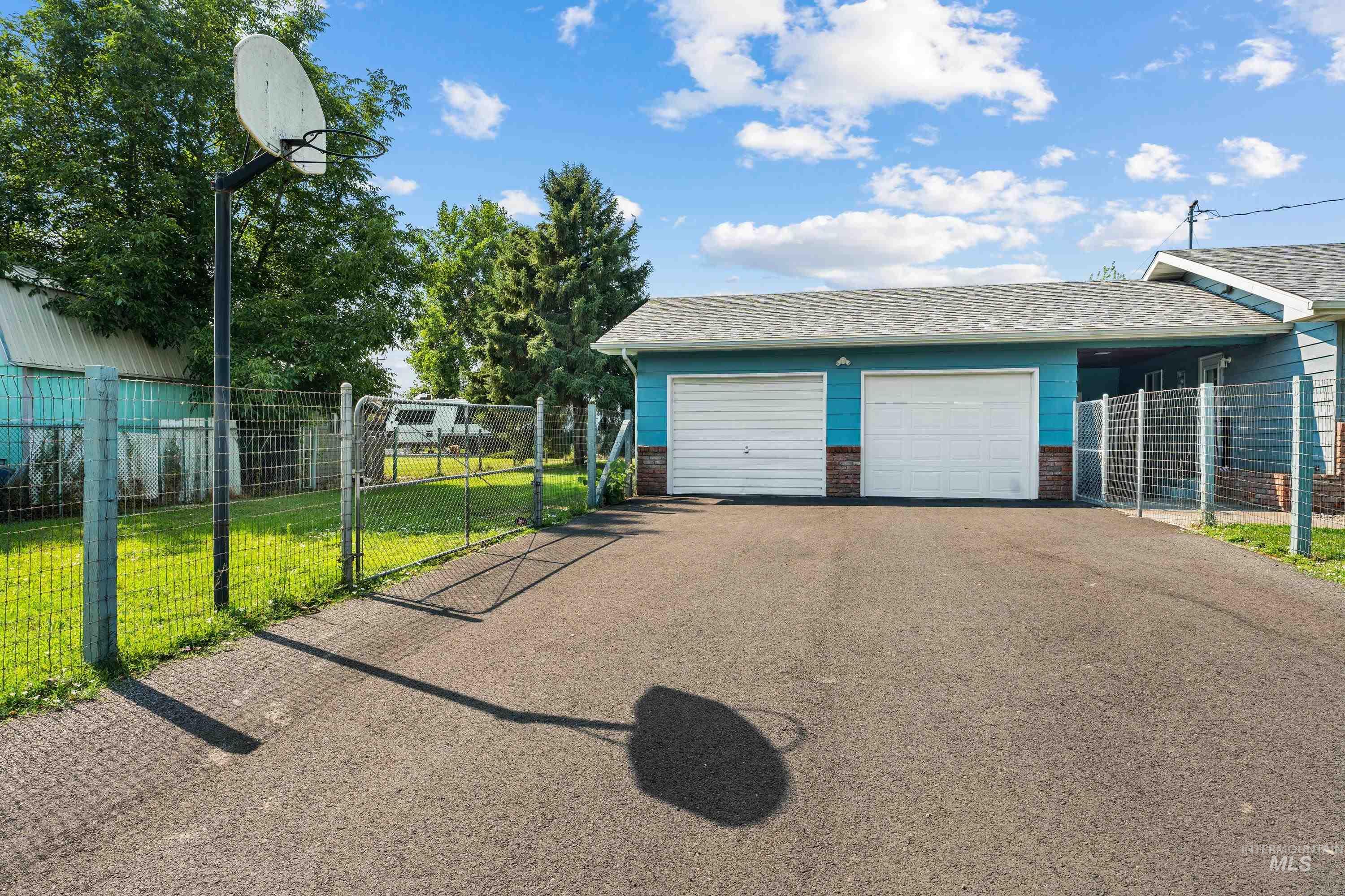 518 Bryden Dr. Property Photo 3