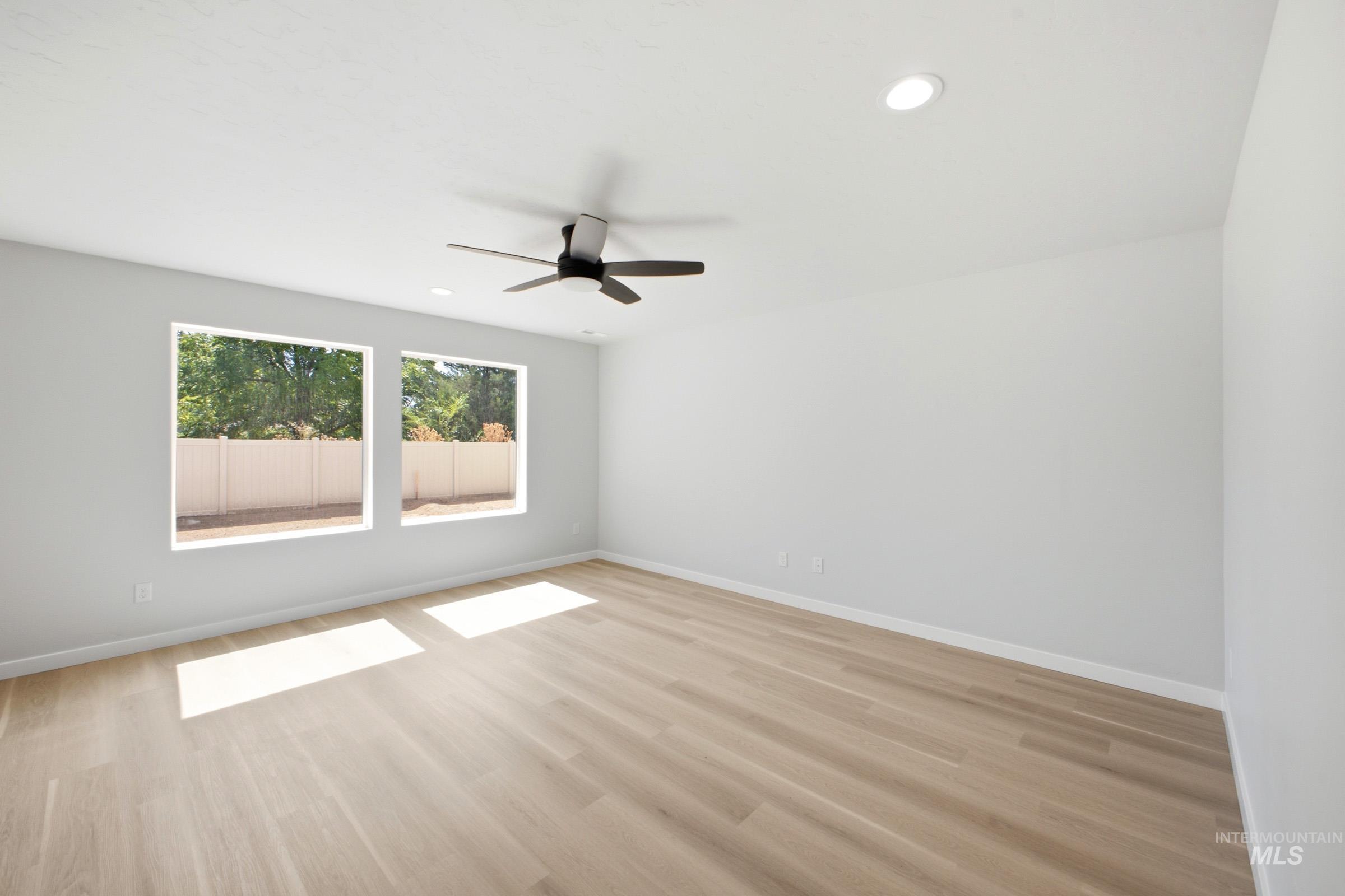 643 W Novak Dr Property Photo 7