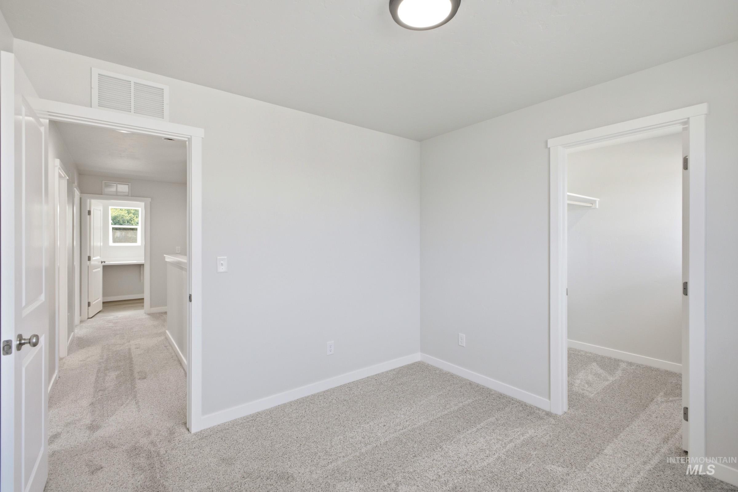 643 W Novak Dr Property Photo 17