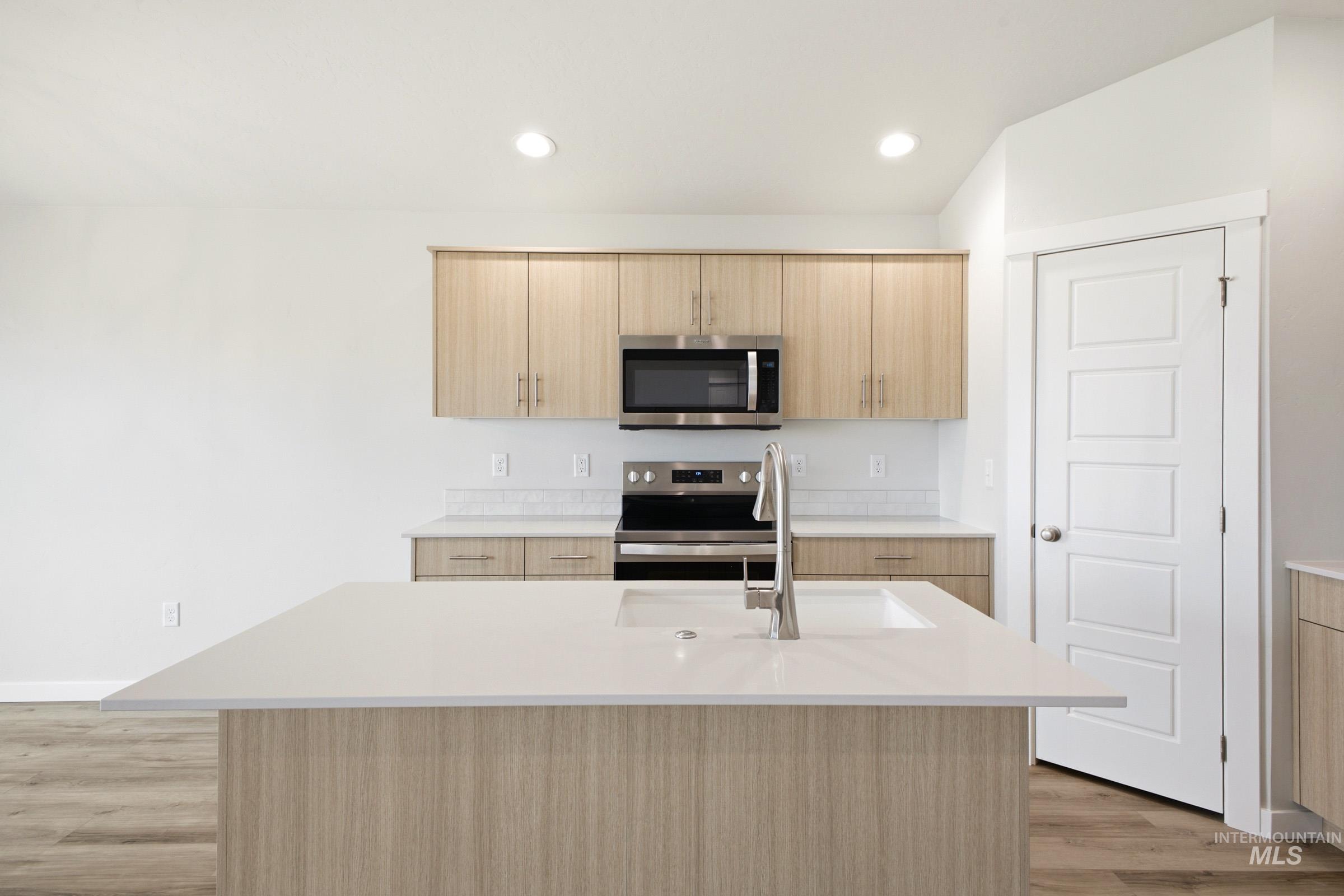 9422 W Blazing Star St Property Photo 3