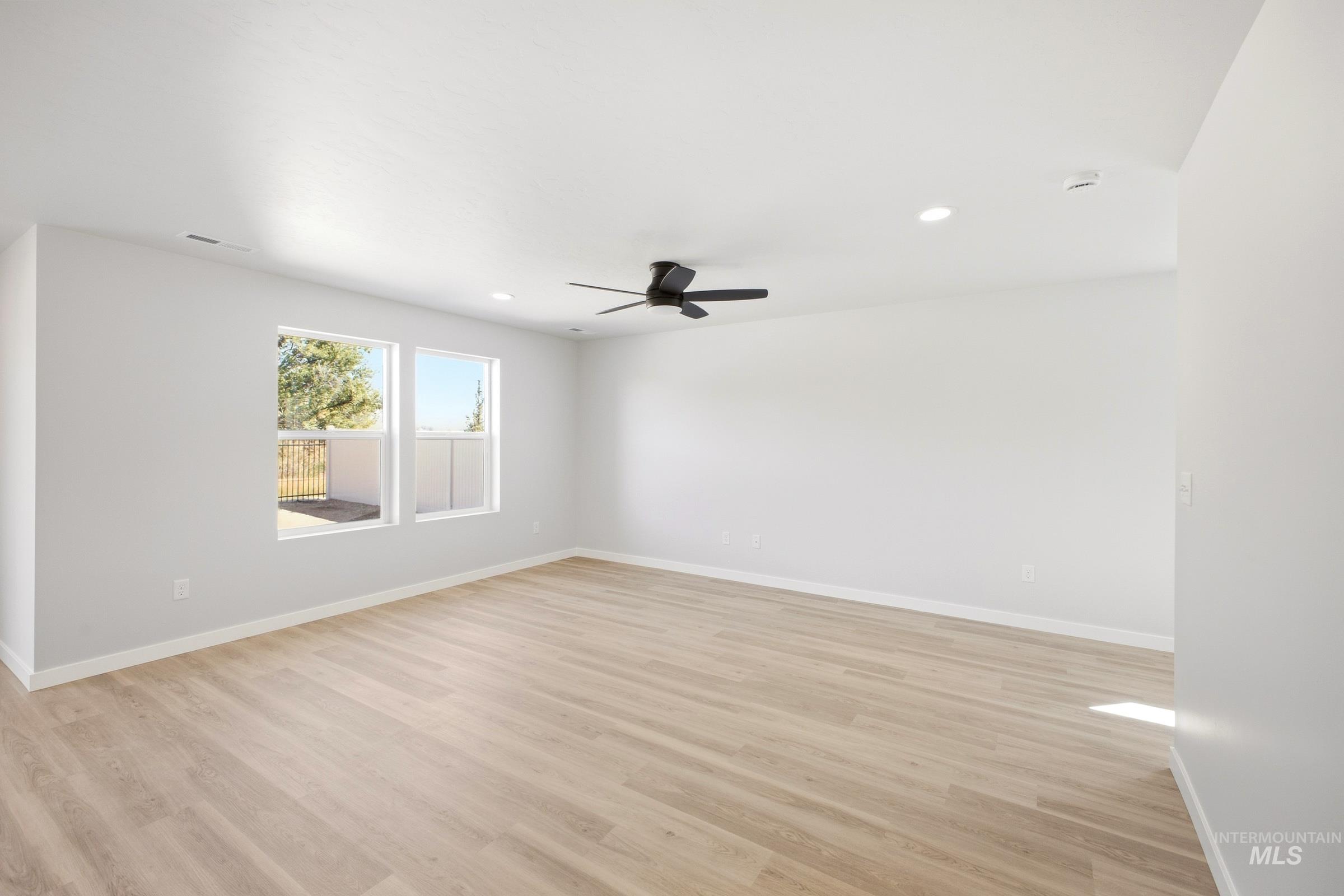 19606 Snowyside Way Property Photo 8