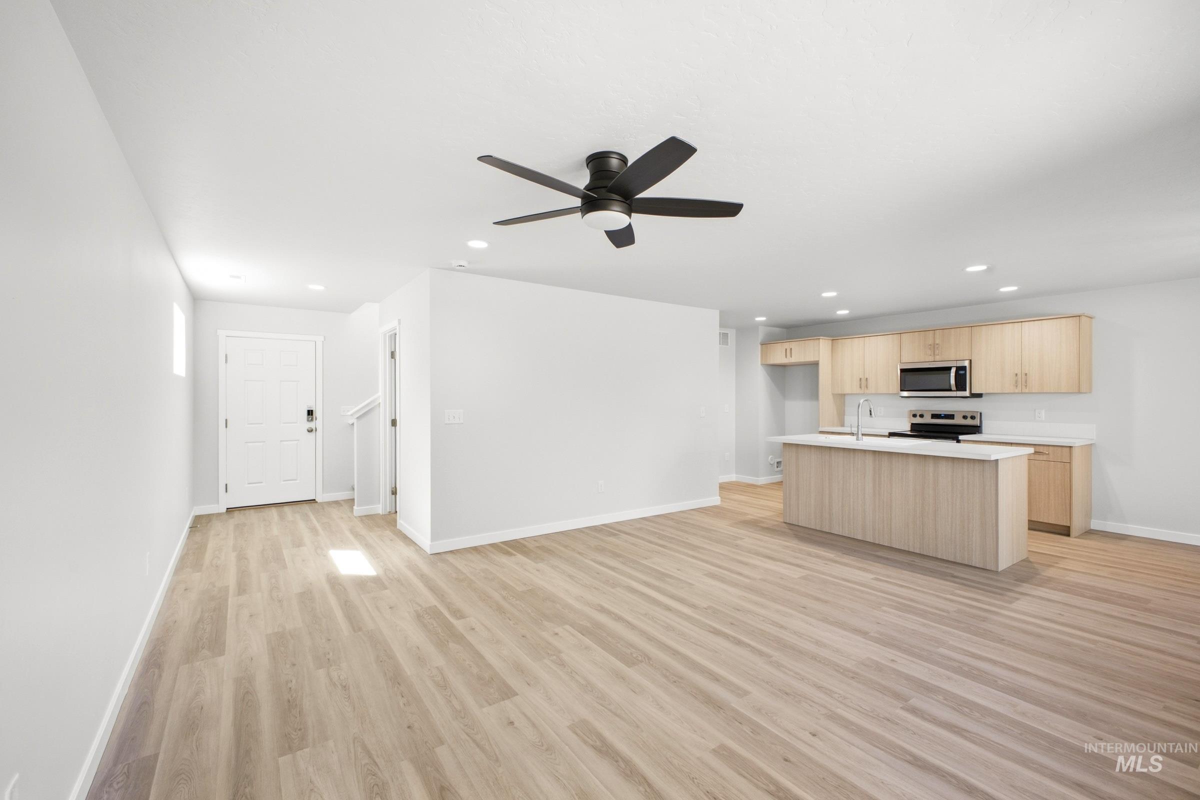 19606 Snowyside Way Property Photo 9