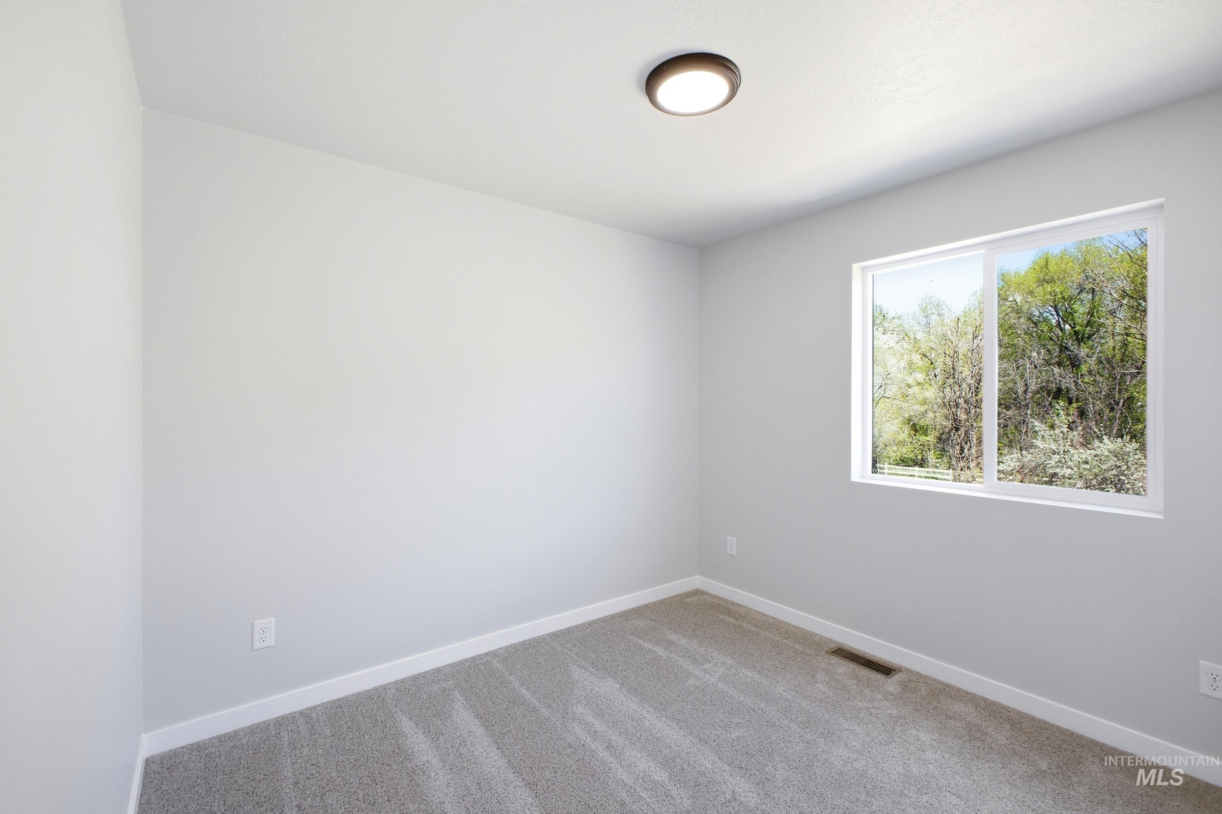 19606 Snowyside Way Property Photo 13