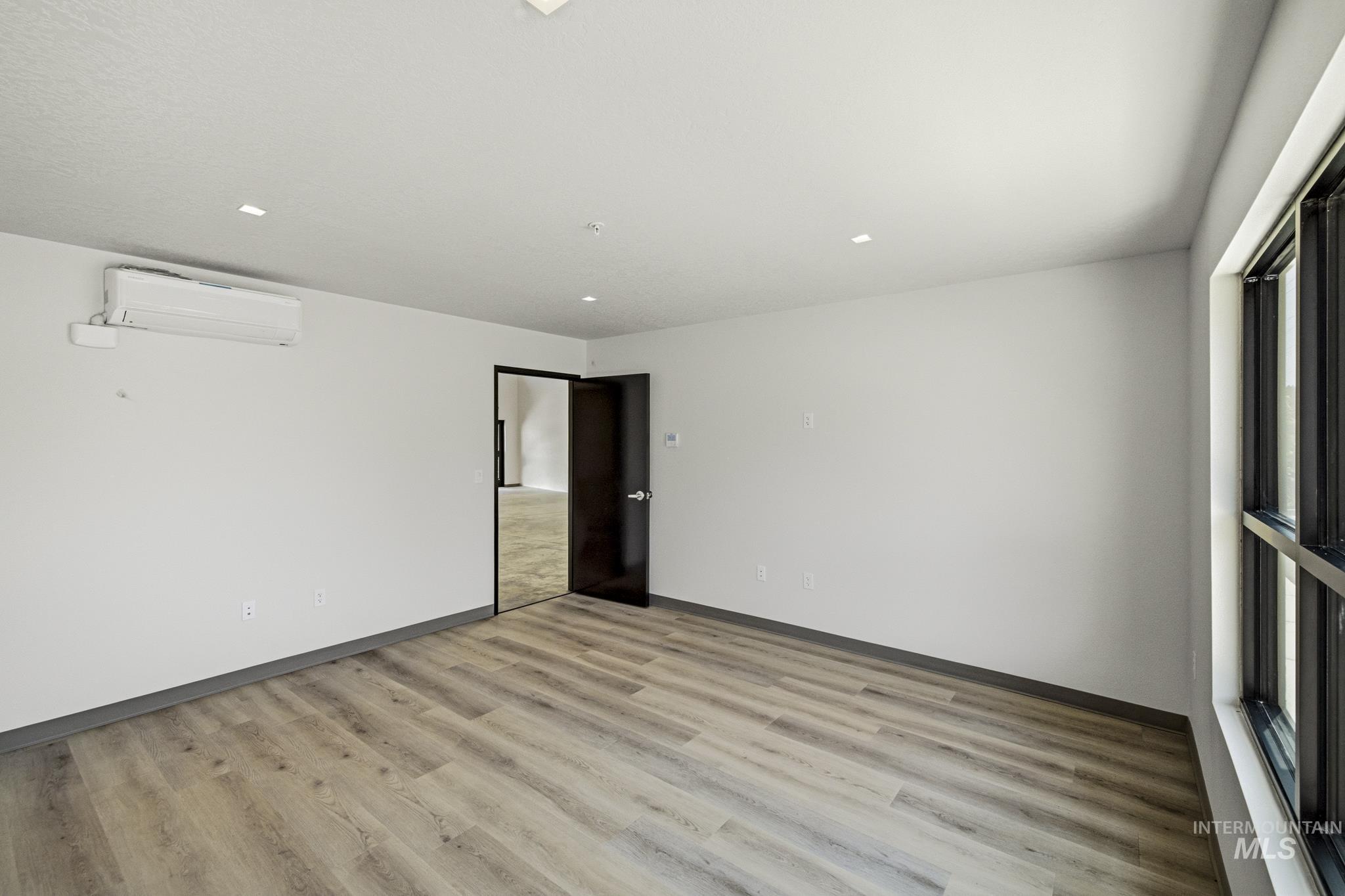 1065 S Parkinsons St (unit B) Property Photo 4