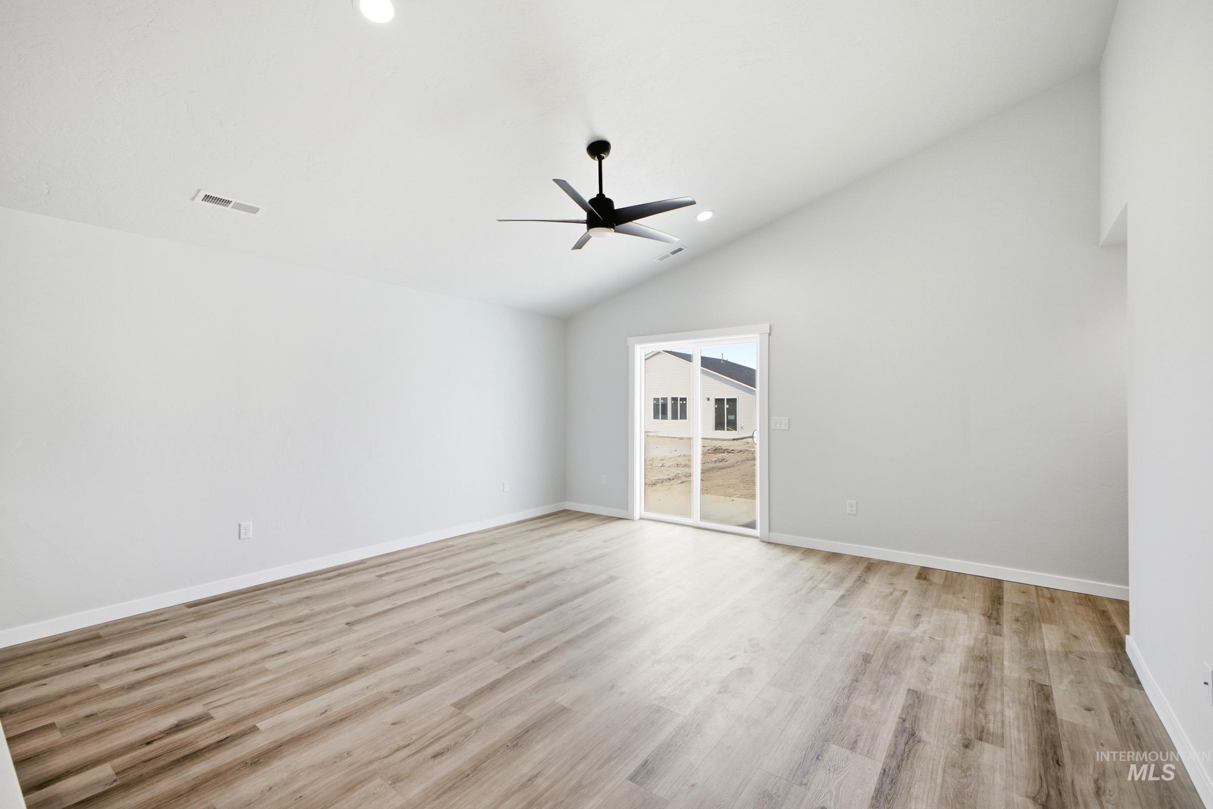 2443 W Red Jasper Dr Property Photo 6