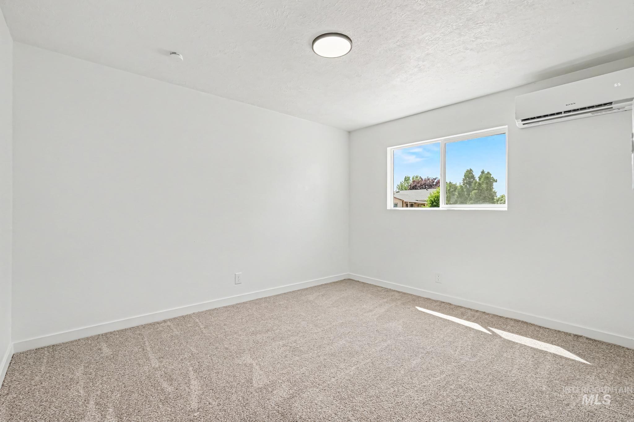 1305 N 2nd E Property Photo 24