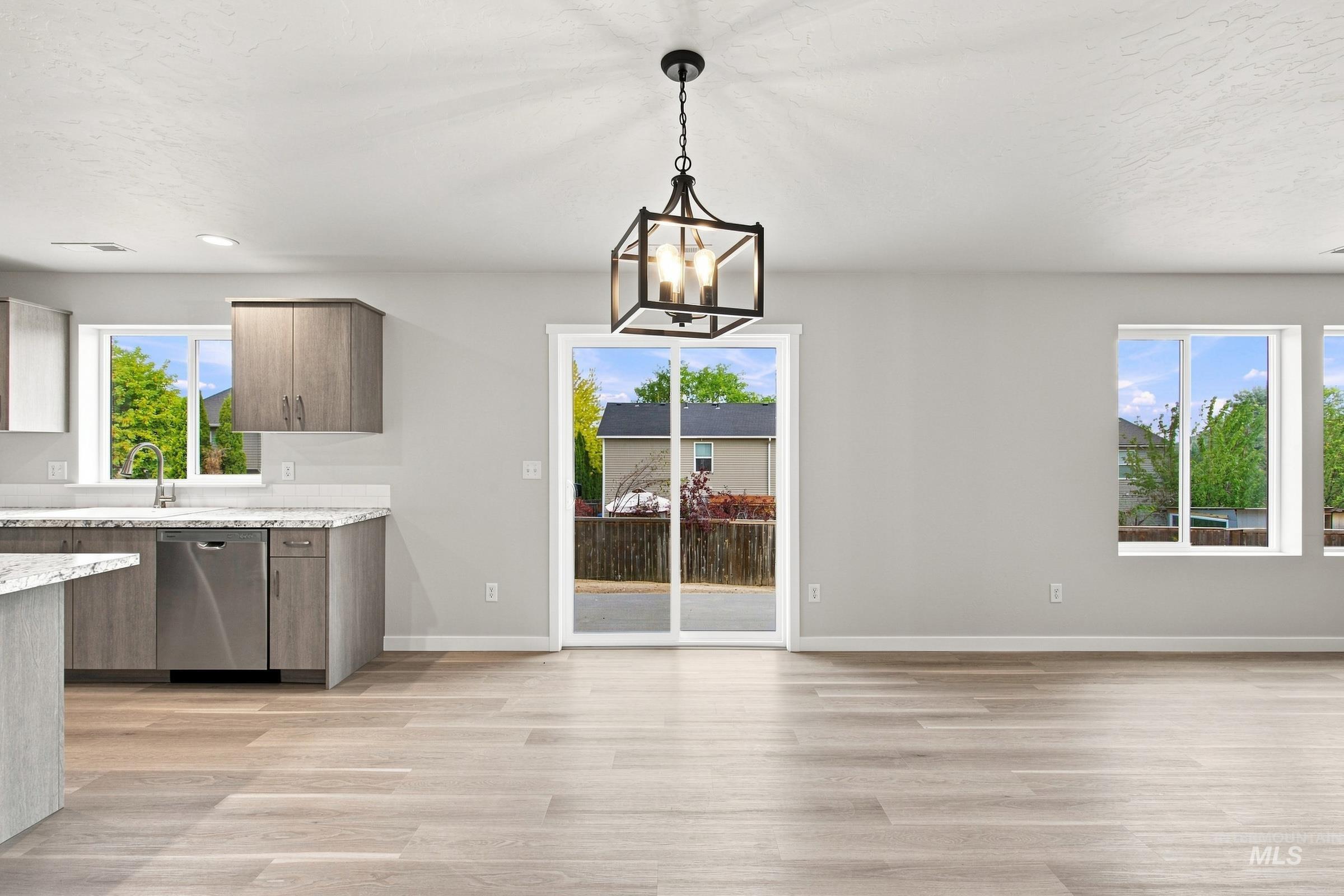 14080 Shiny Spruce St Property Photo 7