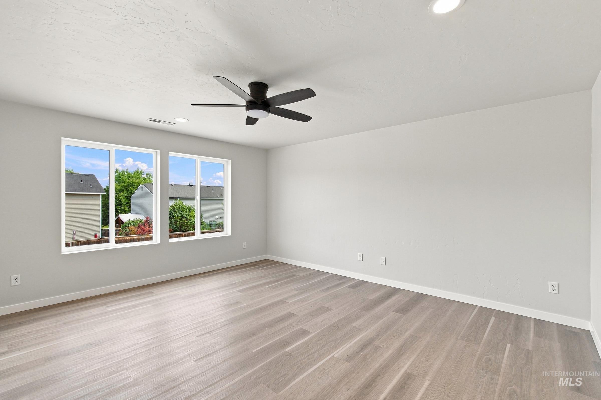 14080 Shiny Spruce St Property Photo 8