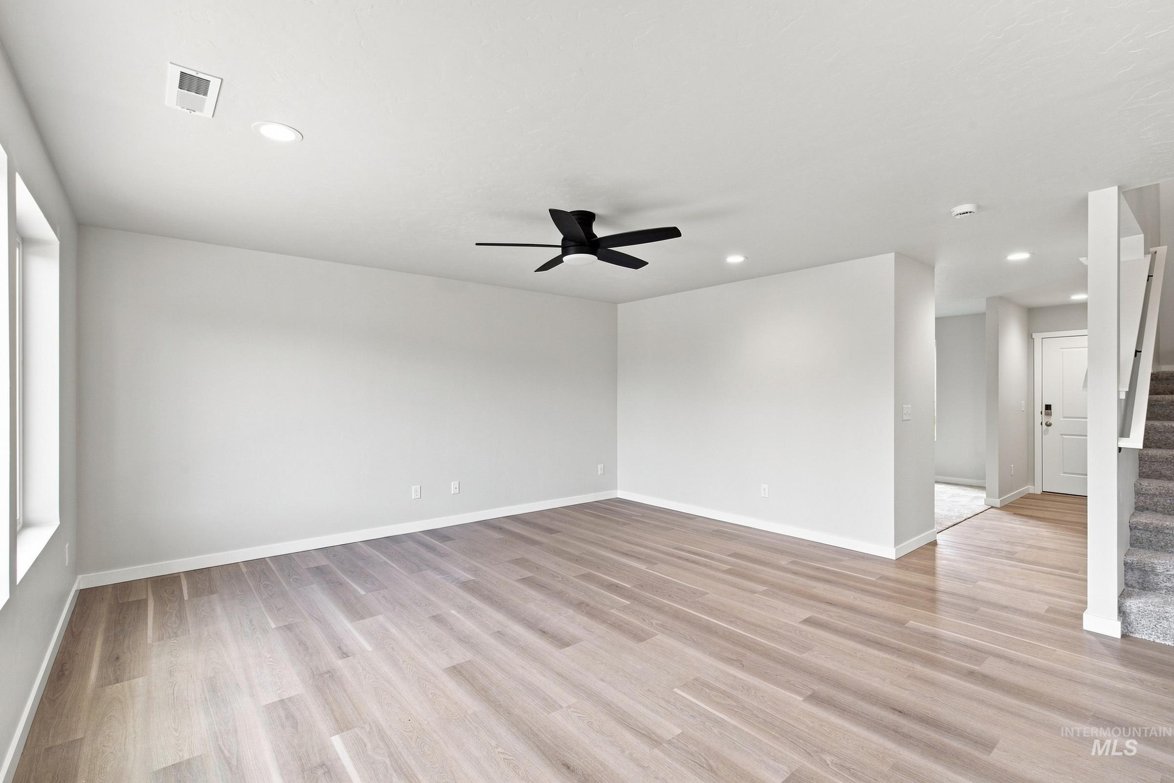 14080 Shiny Spruce St Property Photo 9