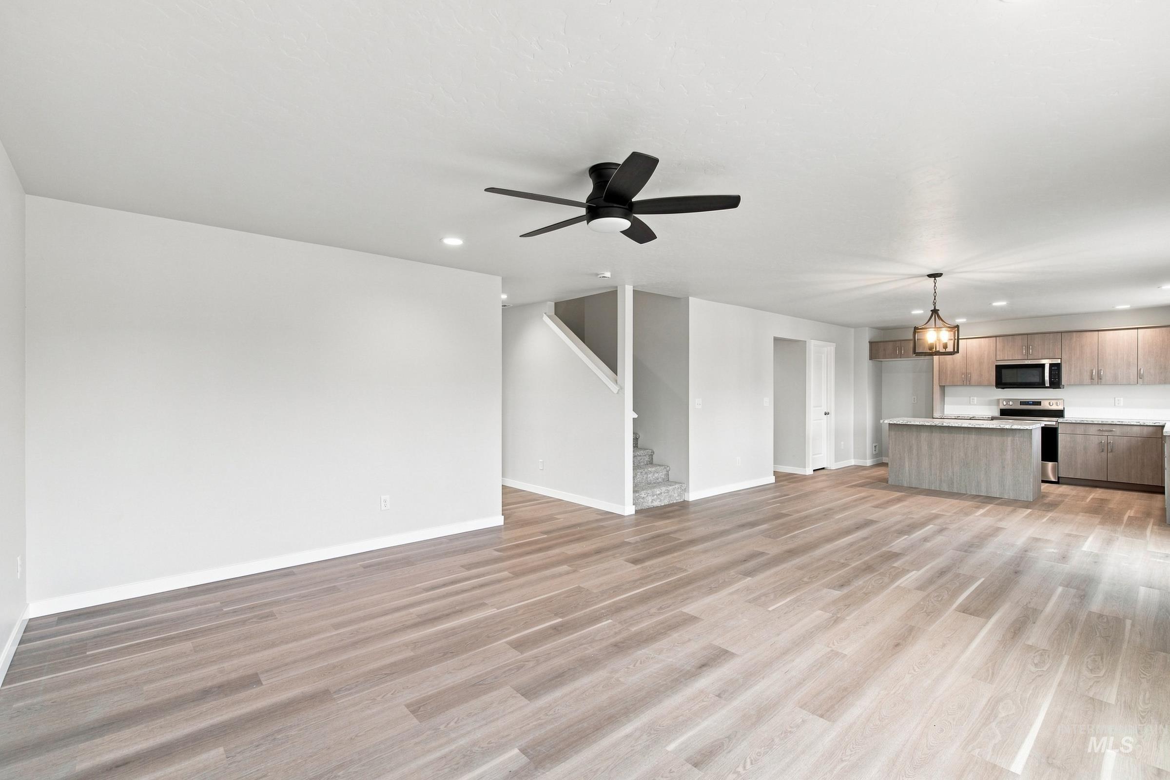14080 Shiny Spruce St Property Photo 10