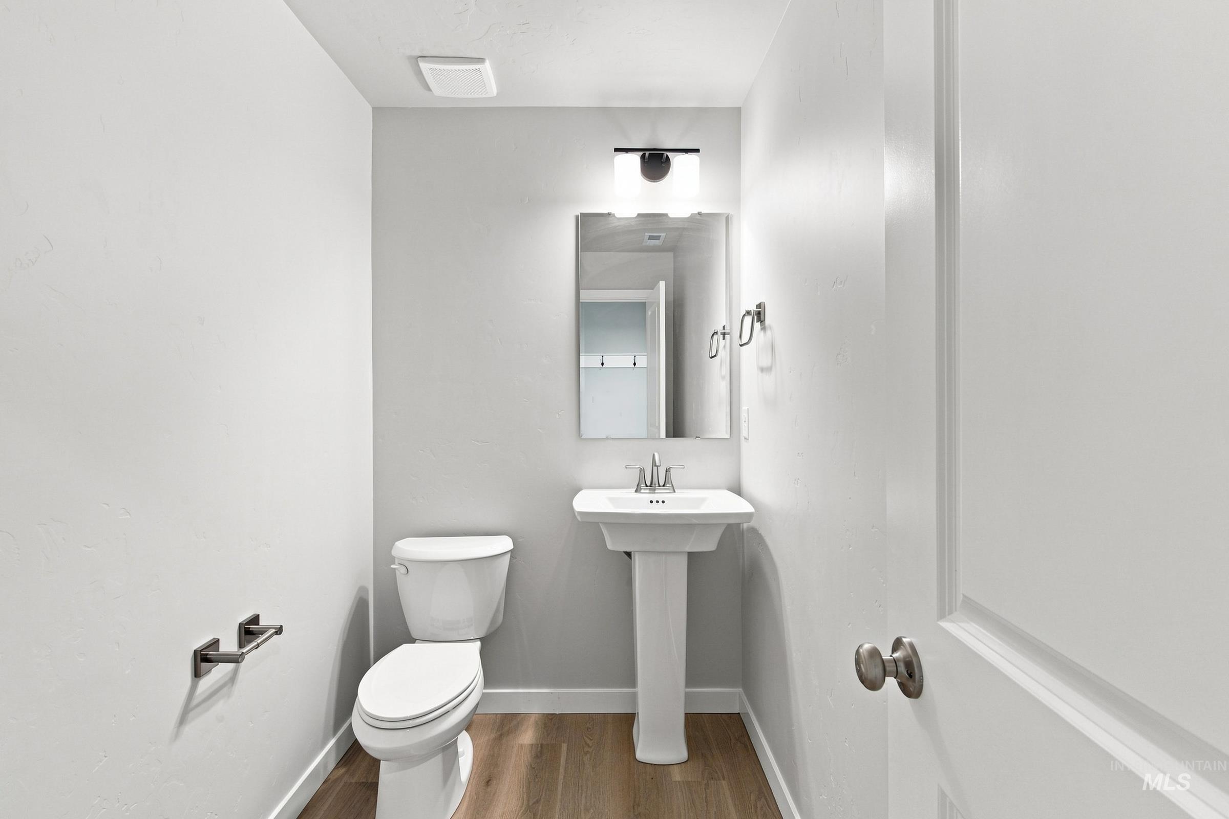 14080 Shiny Spruce St Property Photo 13