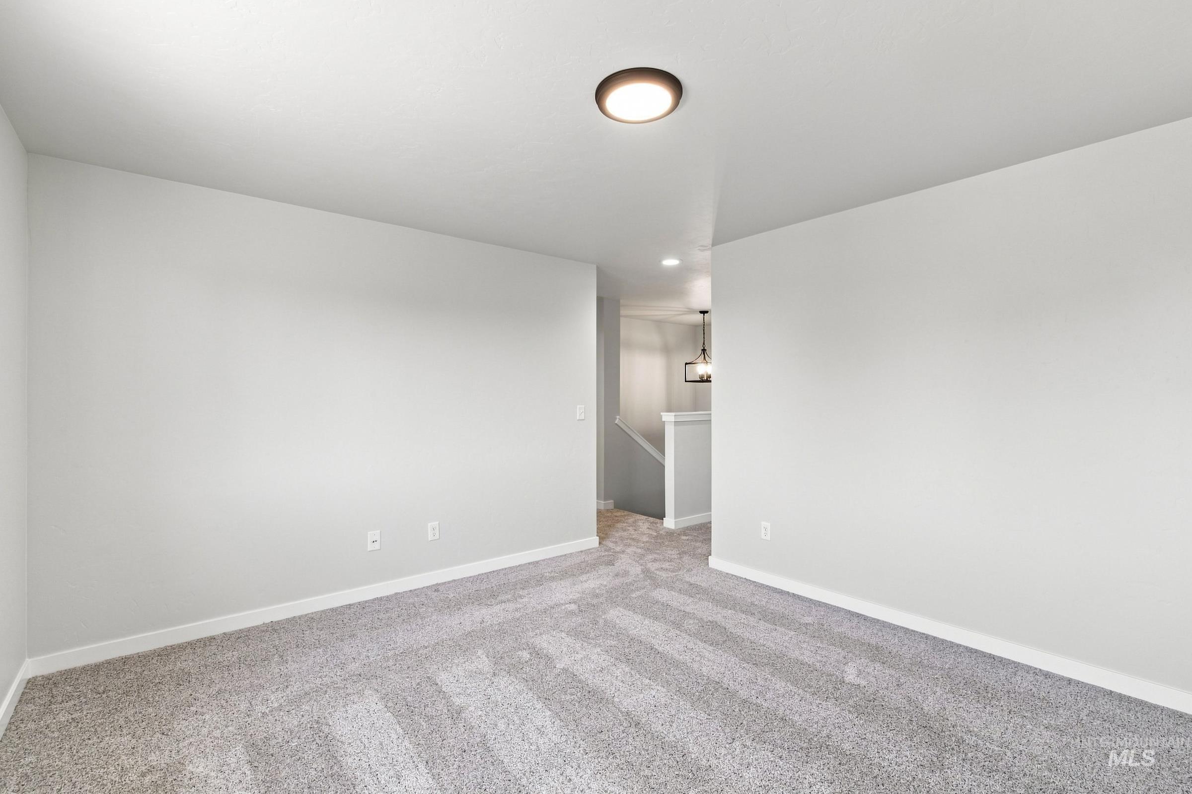 14080 Shiny Spruce St Property Photo 17