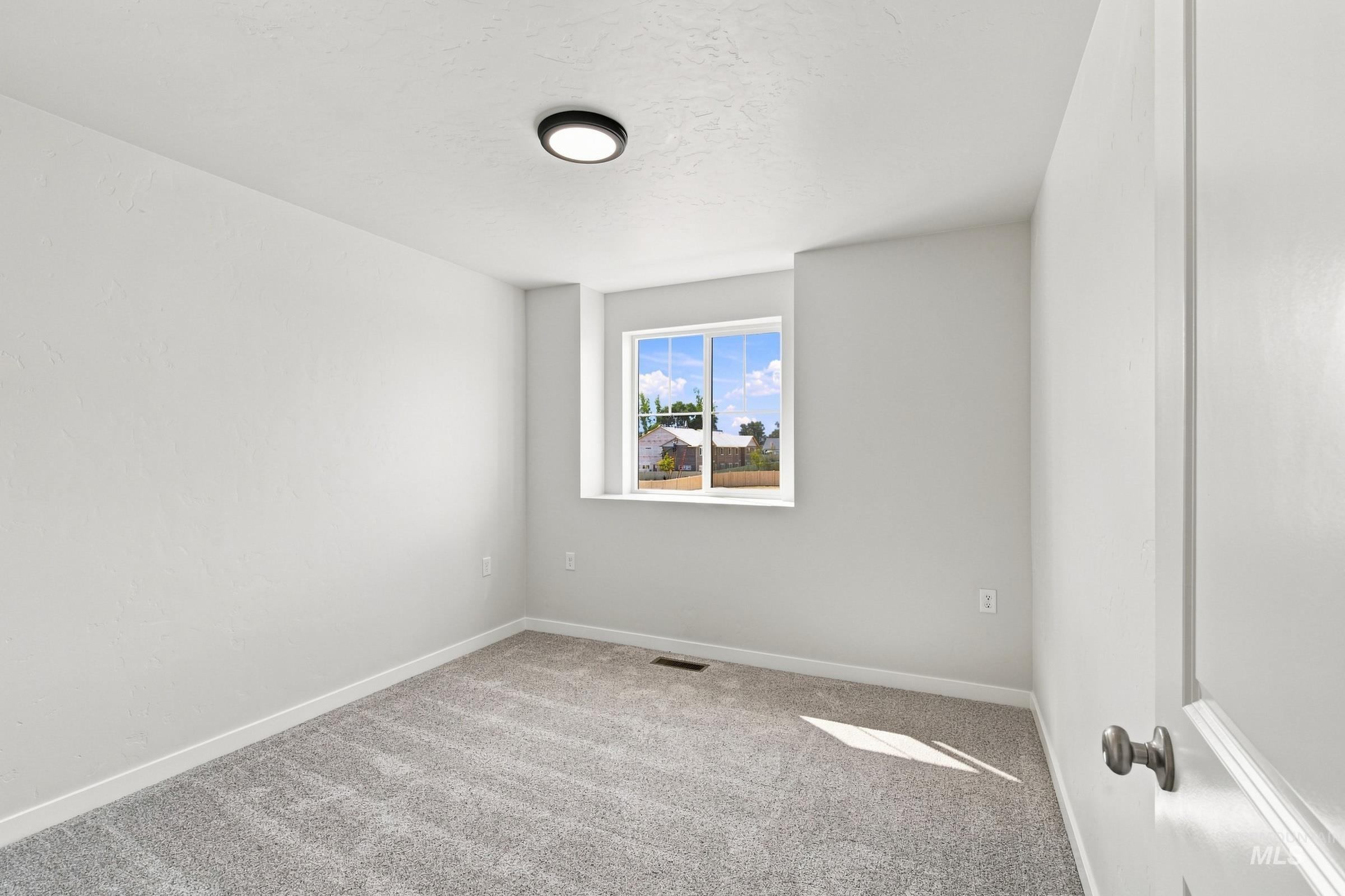 14080 Shiny Spruce St Property Photo 23