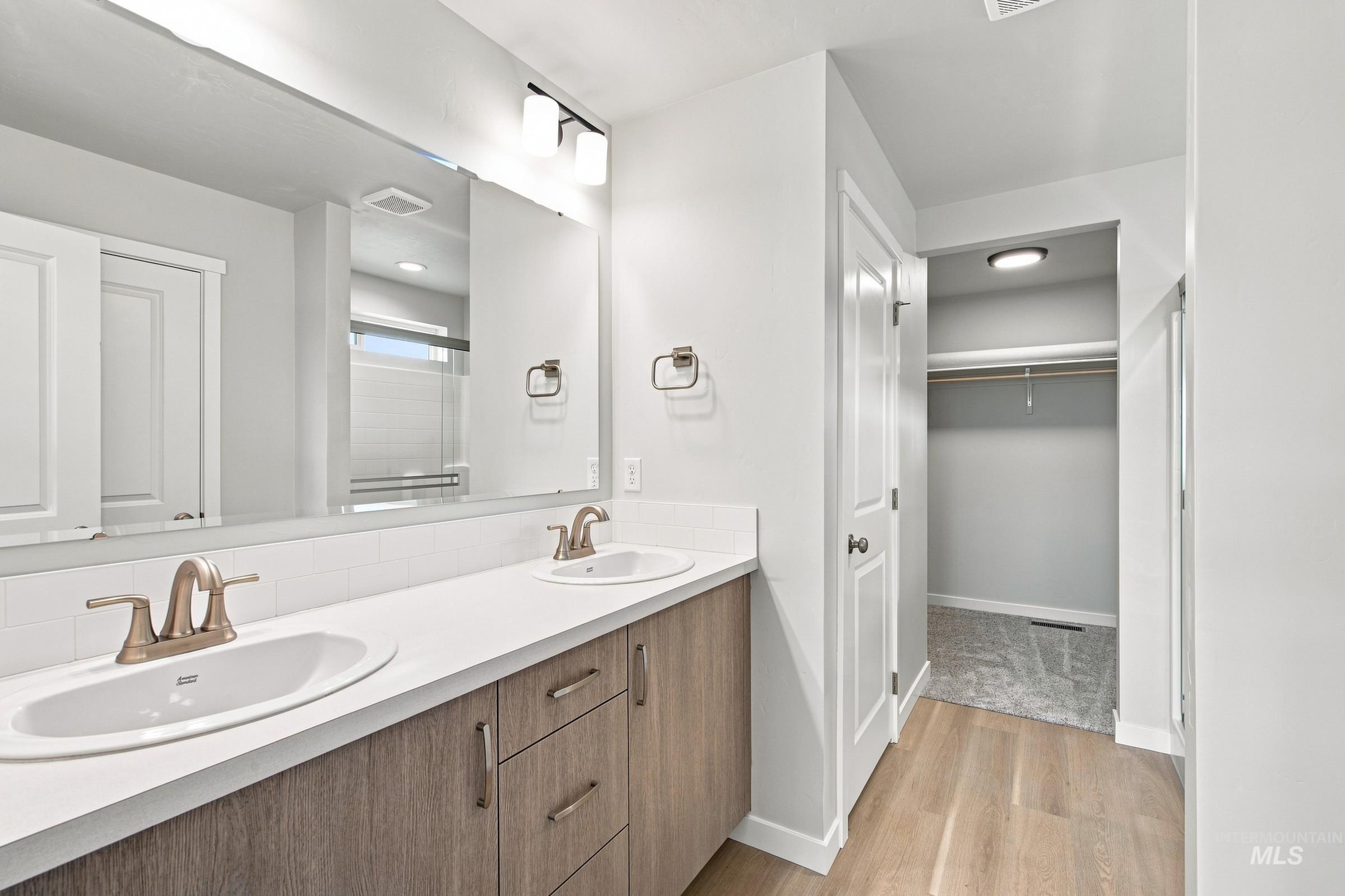 14080 Shiny Spruce St Property Photo 29