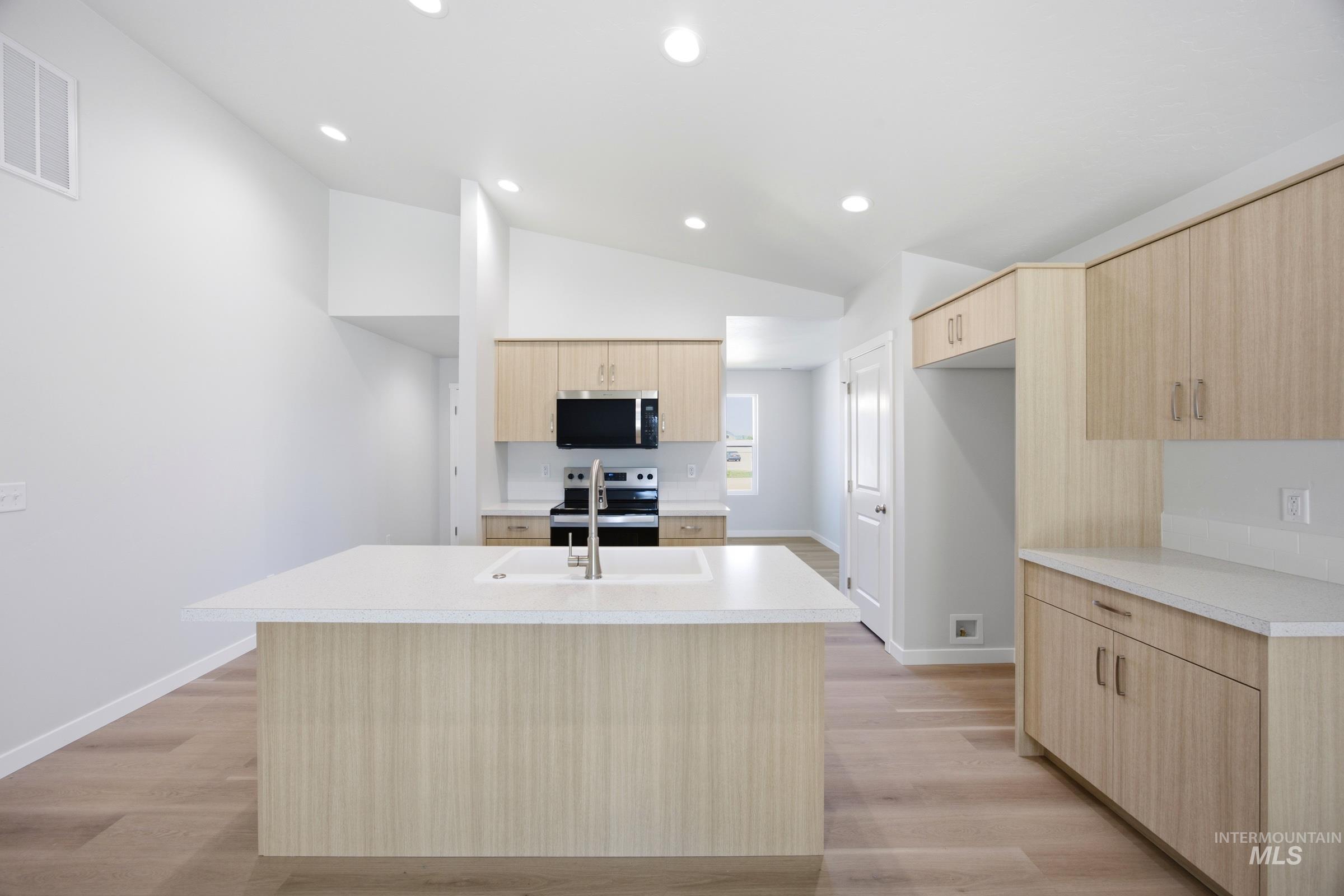 14113 Shiny Spruce St Property Photo 3