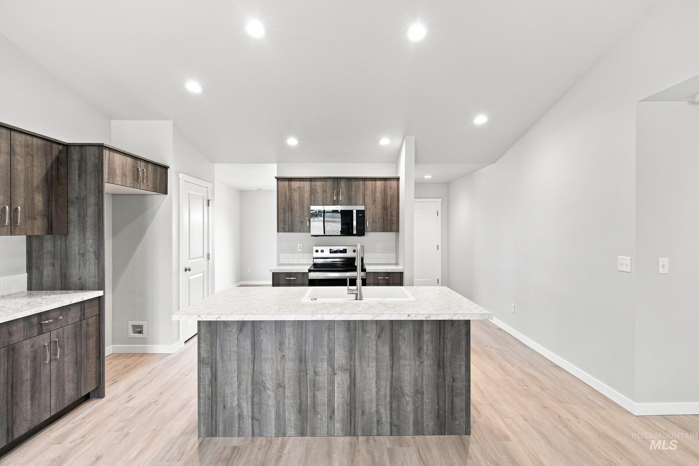14113 Shiny Spruce St Property Photo 3