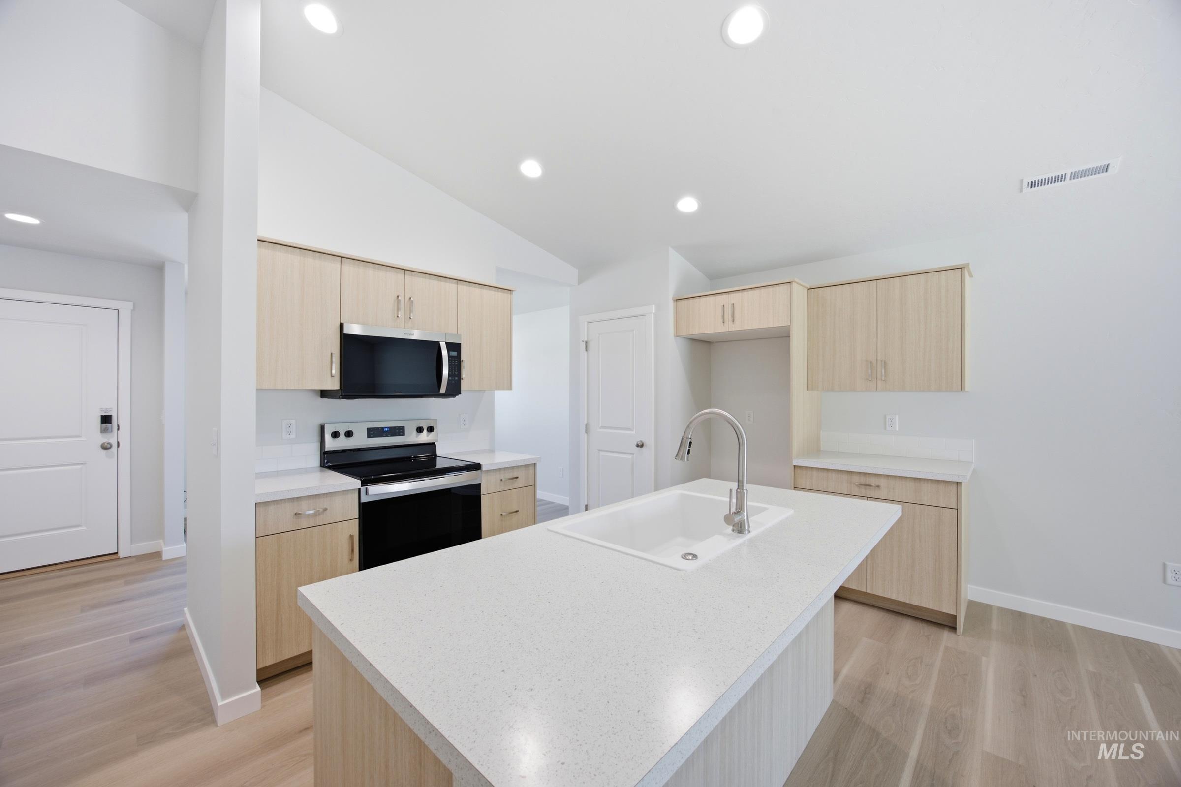 14113 Shiny Spruce St Property Photo 4