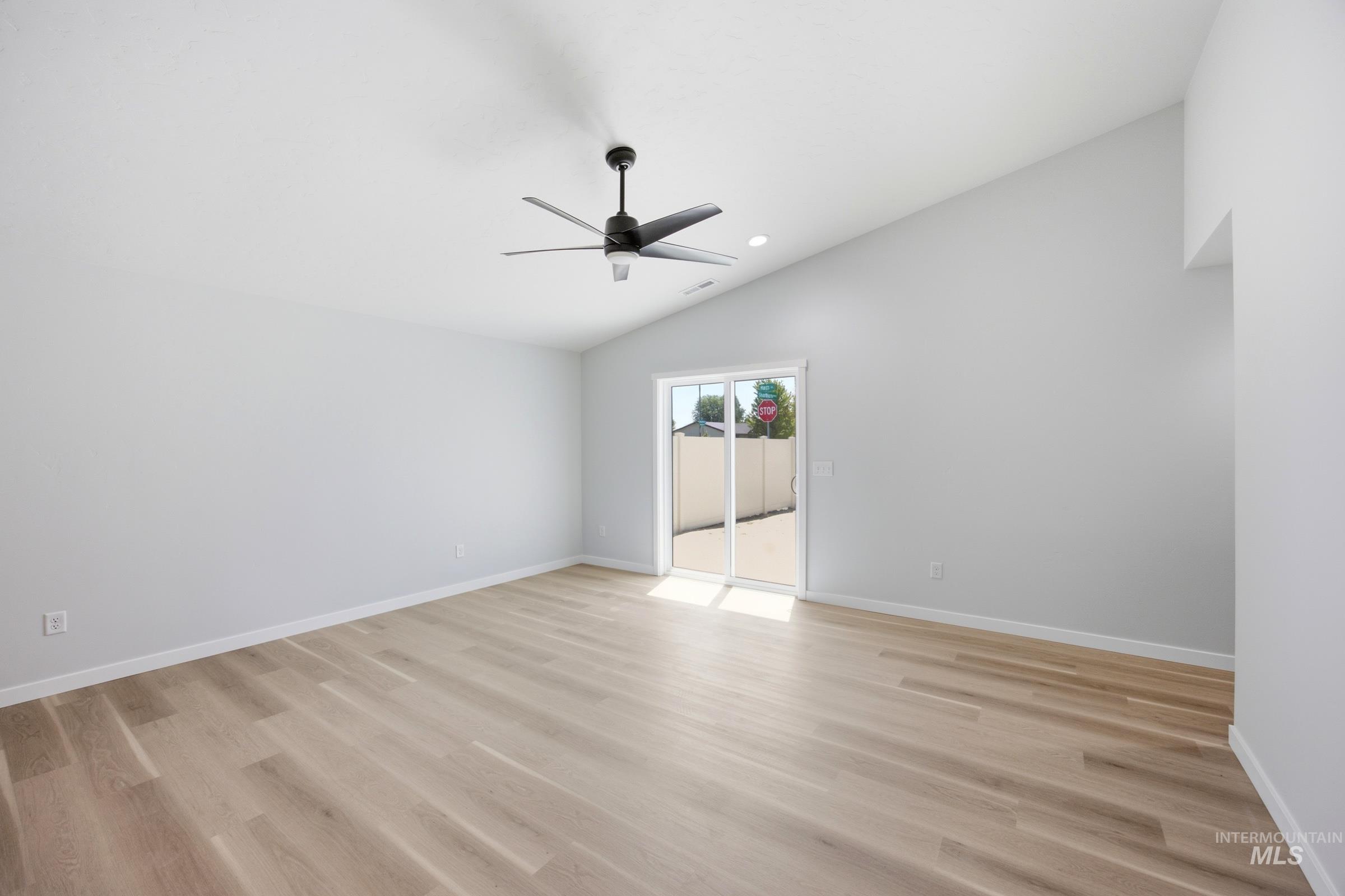 14113 Shiny Spruce St Property Photo 6