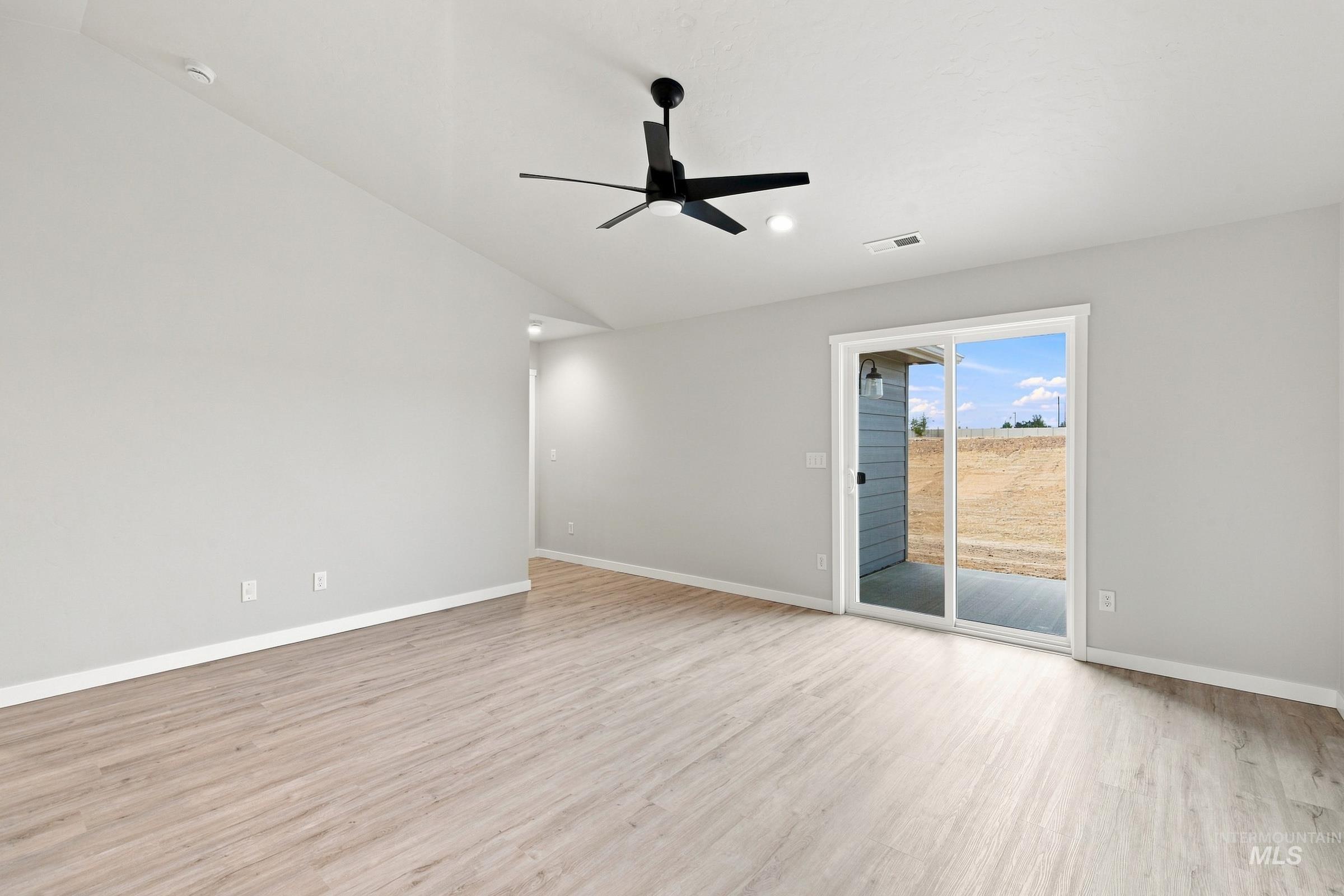 14113 Shiny Spruce St Property Photo 6