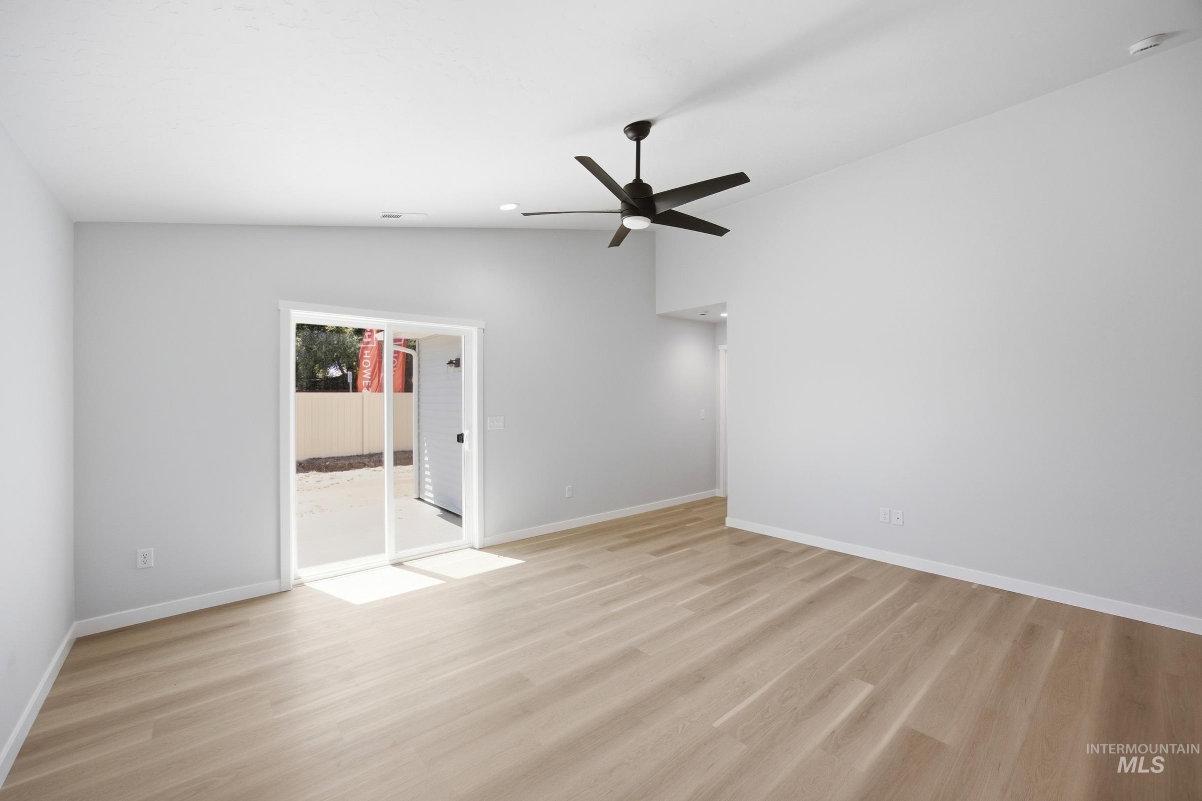 14113 Shiny Spruce St Property Photo 7
