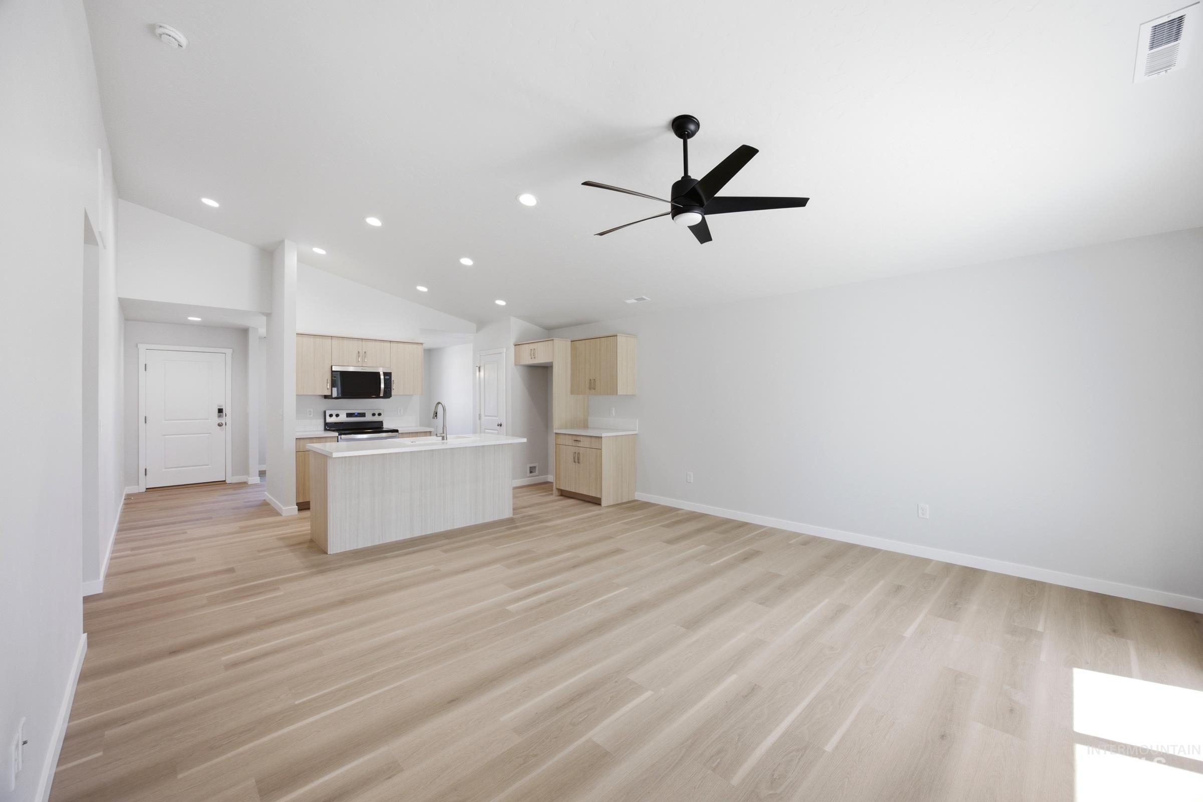 14113 Shiny Spruce St Property Photo 8