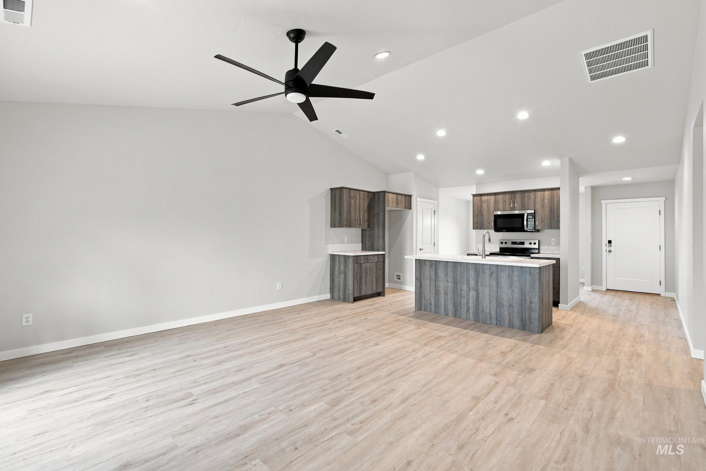 14113 Shiny Spruce St Property Photo 8
