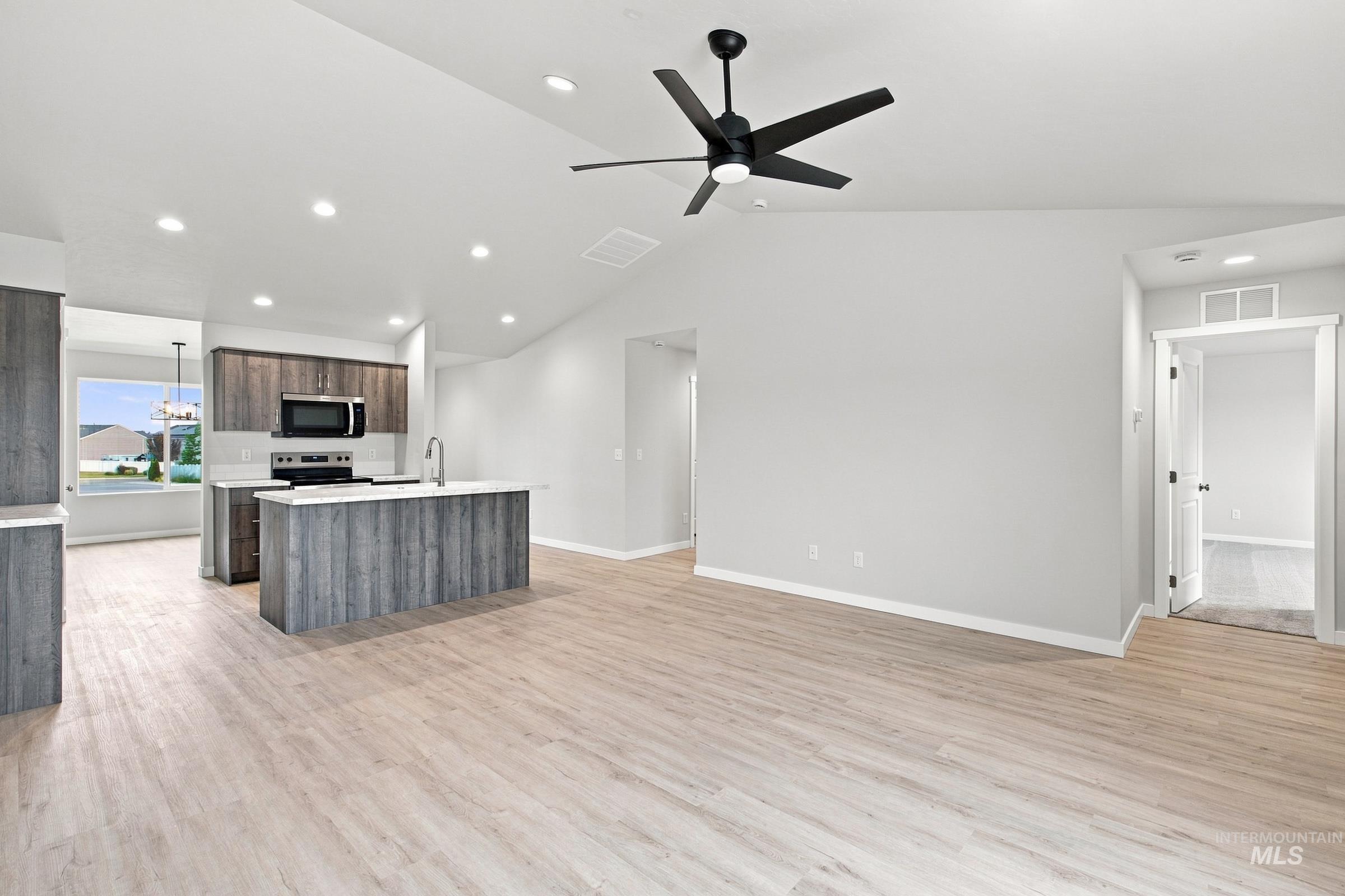 14113 Shiny Spruce St Property Photo 9
