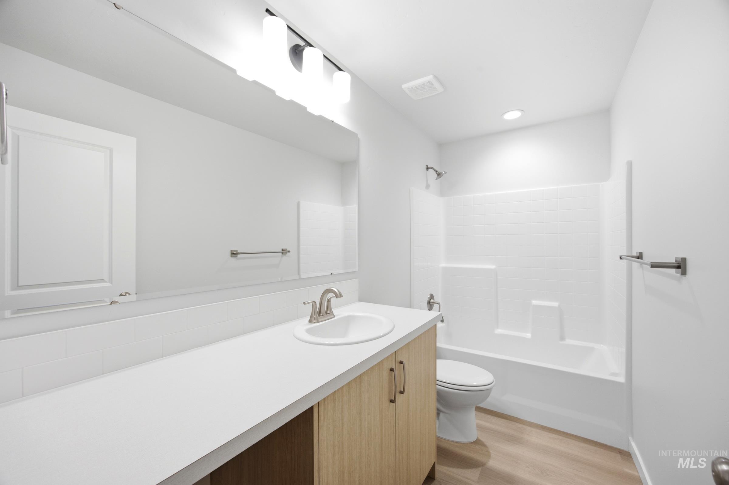 14113 Shiny Spruce St Property Photo 17