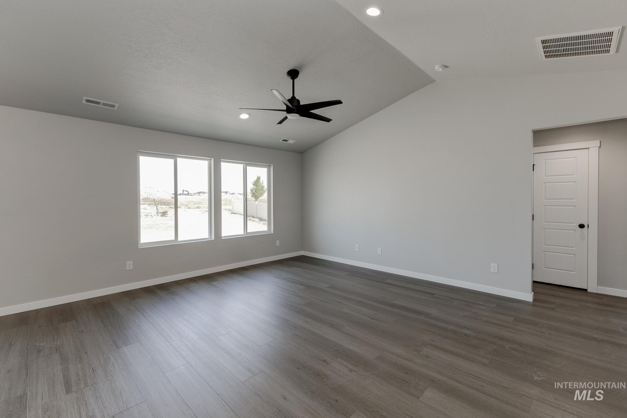 3826 E Freedom Tower Dr Property Photo 6