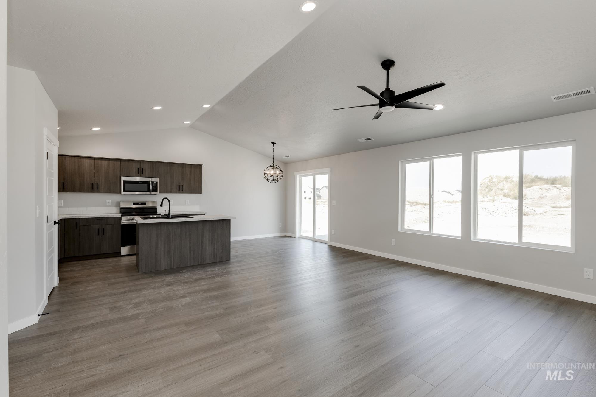 3826 E Freedom Tower Dr Property Photo 8