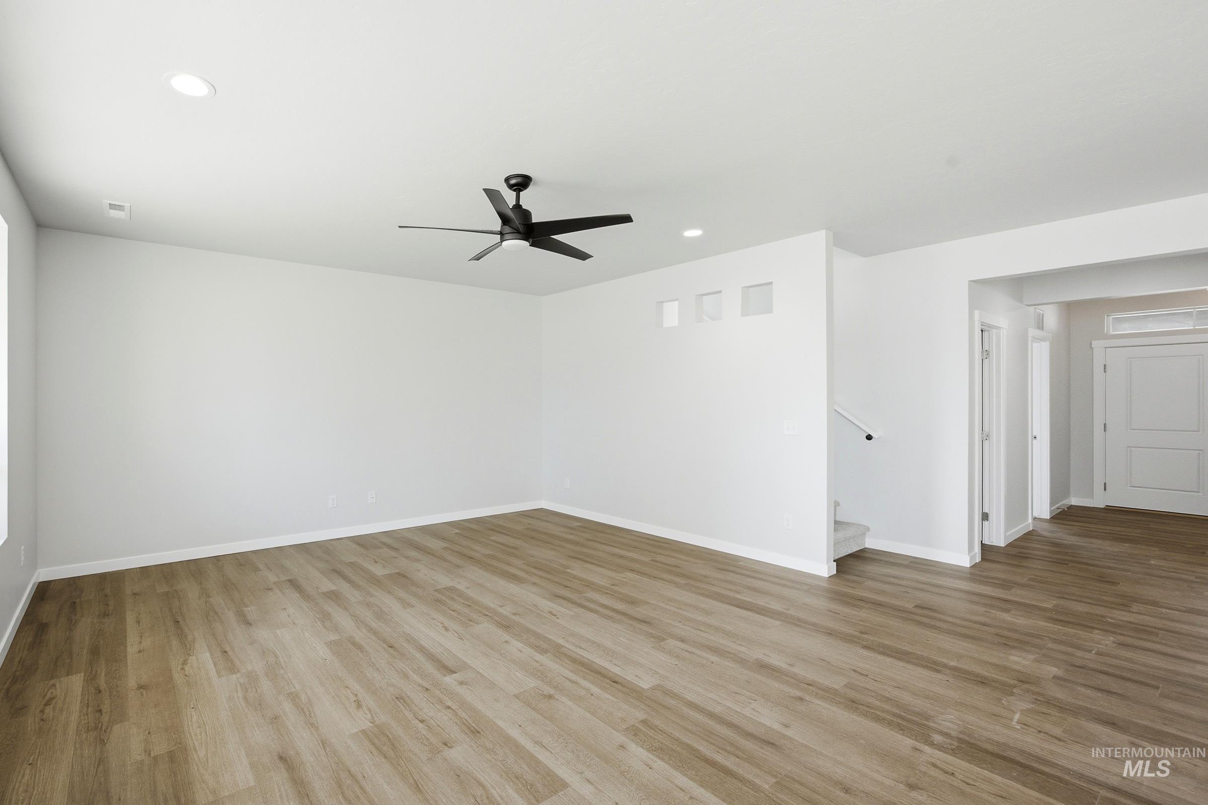 15368 Albatross Ave Property Photo 6