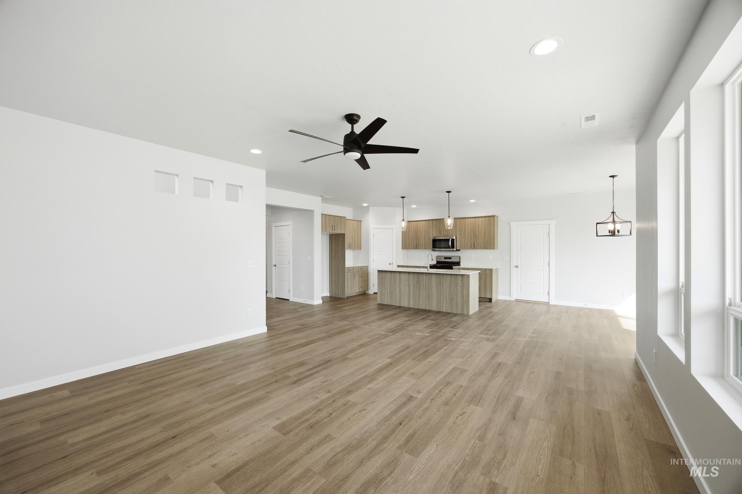 15368 Albatross Ave Property Photo 7