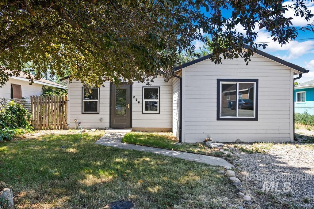 206 W 35th Street Property Photo 1