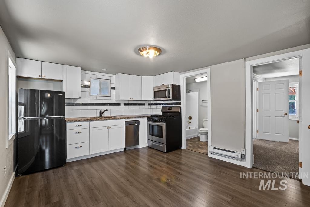 206 W 35th Street Property Photo 3