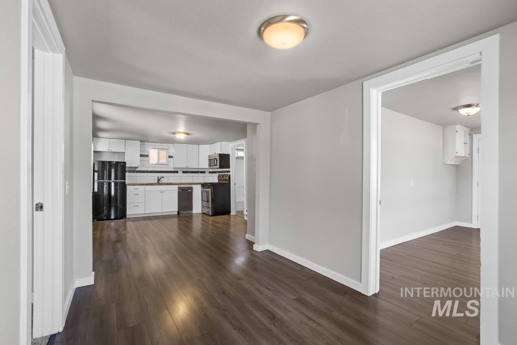 206 W 35th Street Property Photo 5